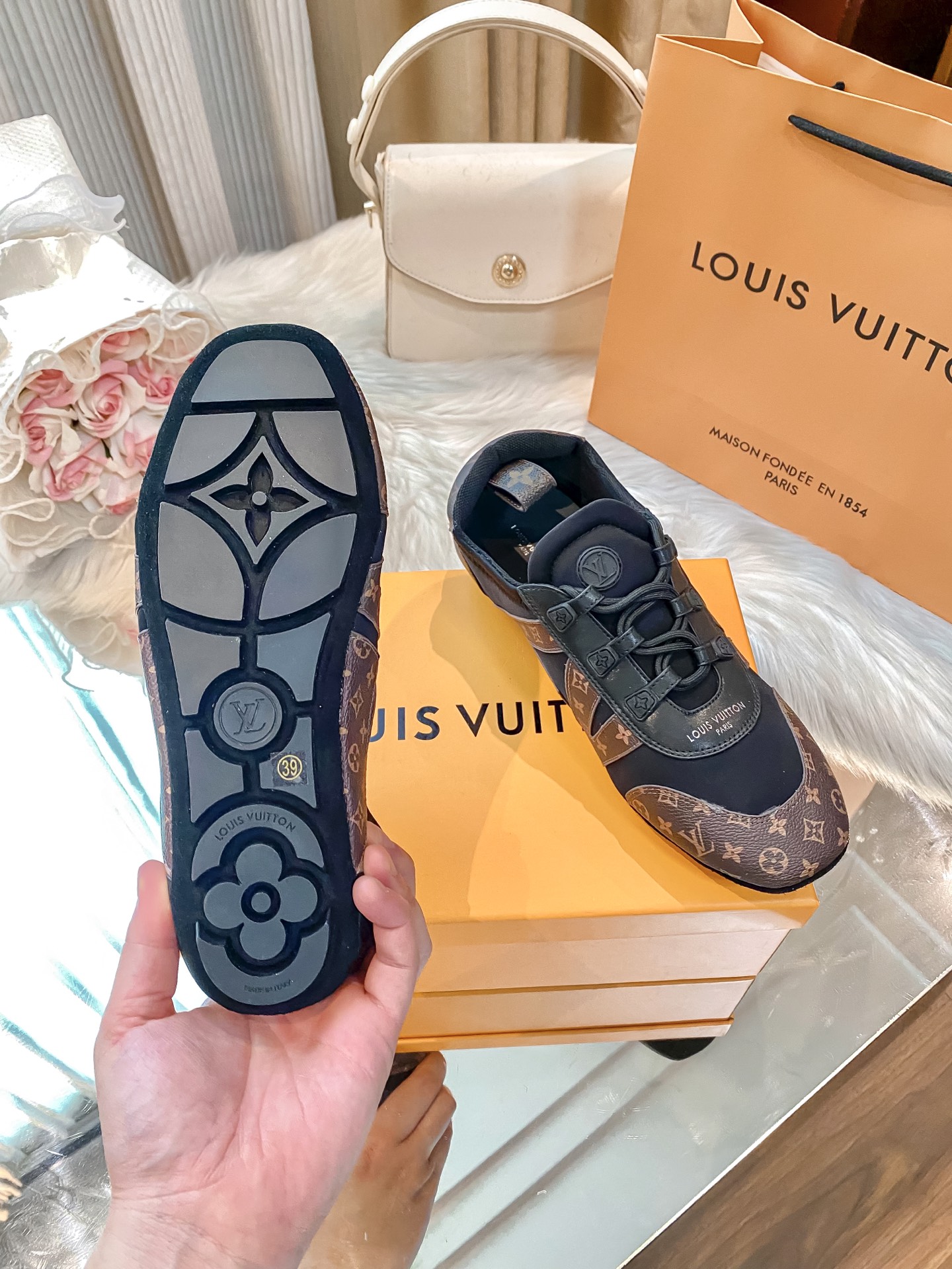 L design casual sneakers