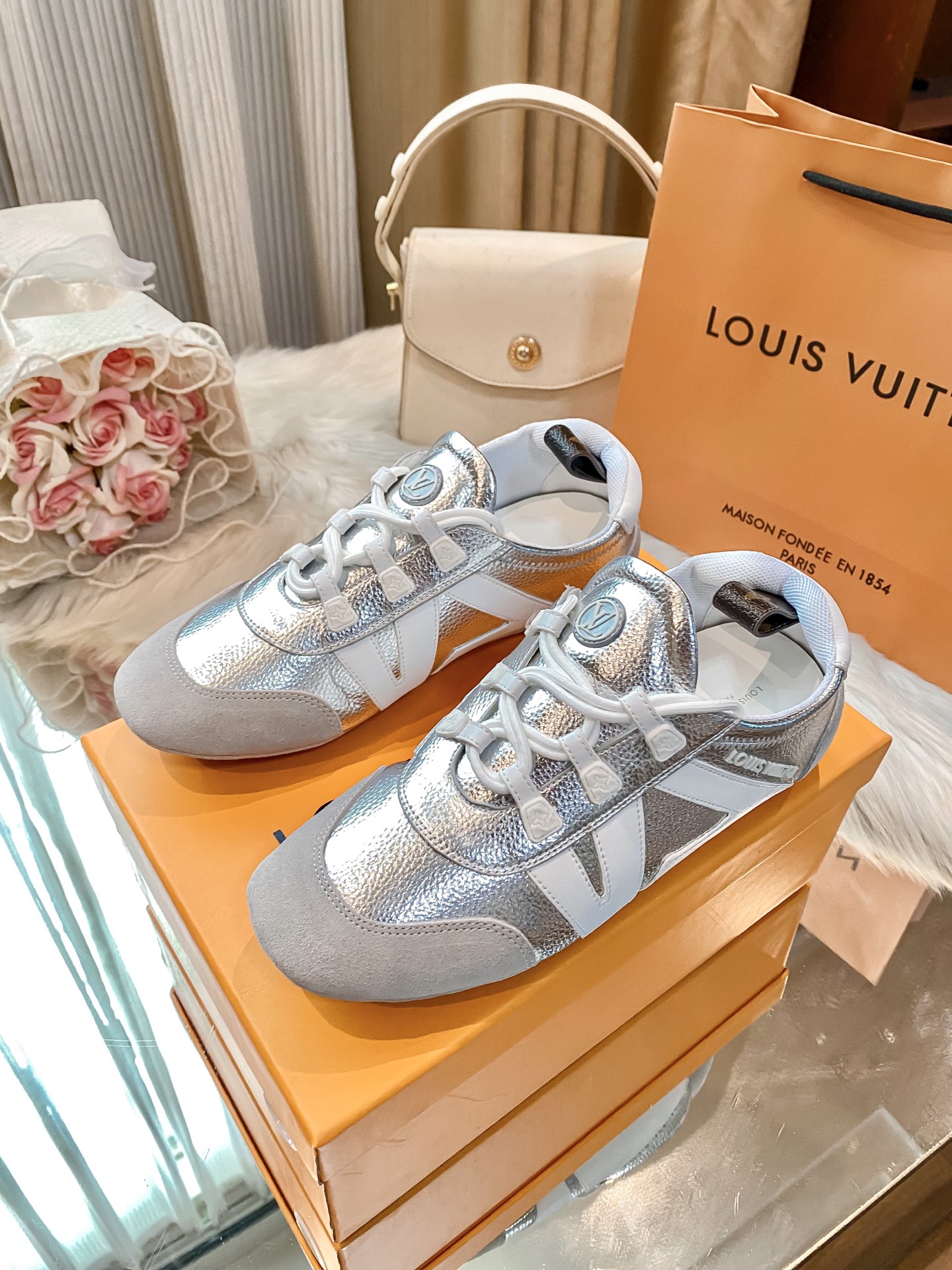 L design casual sneakers