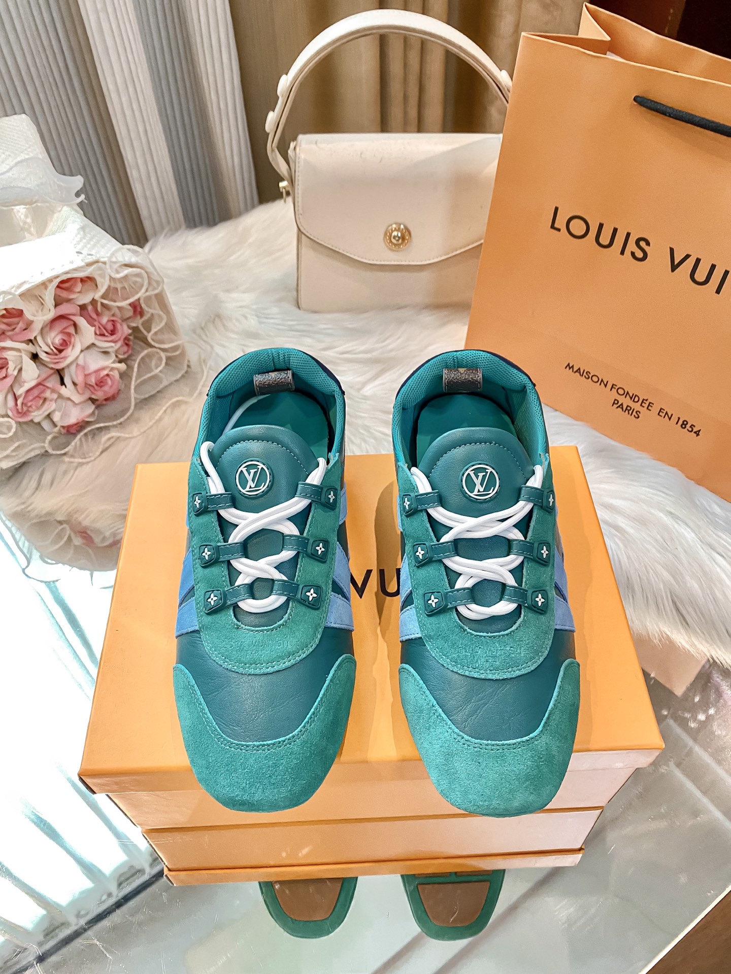 L design casual sneakers