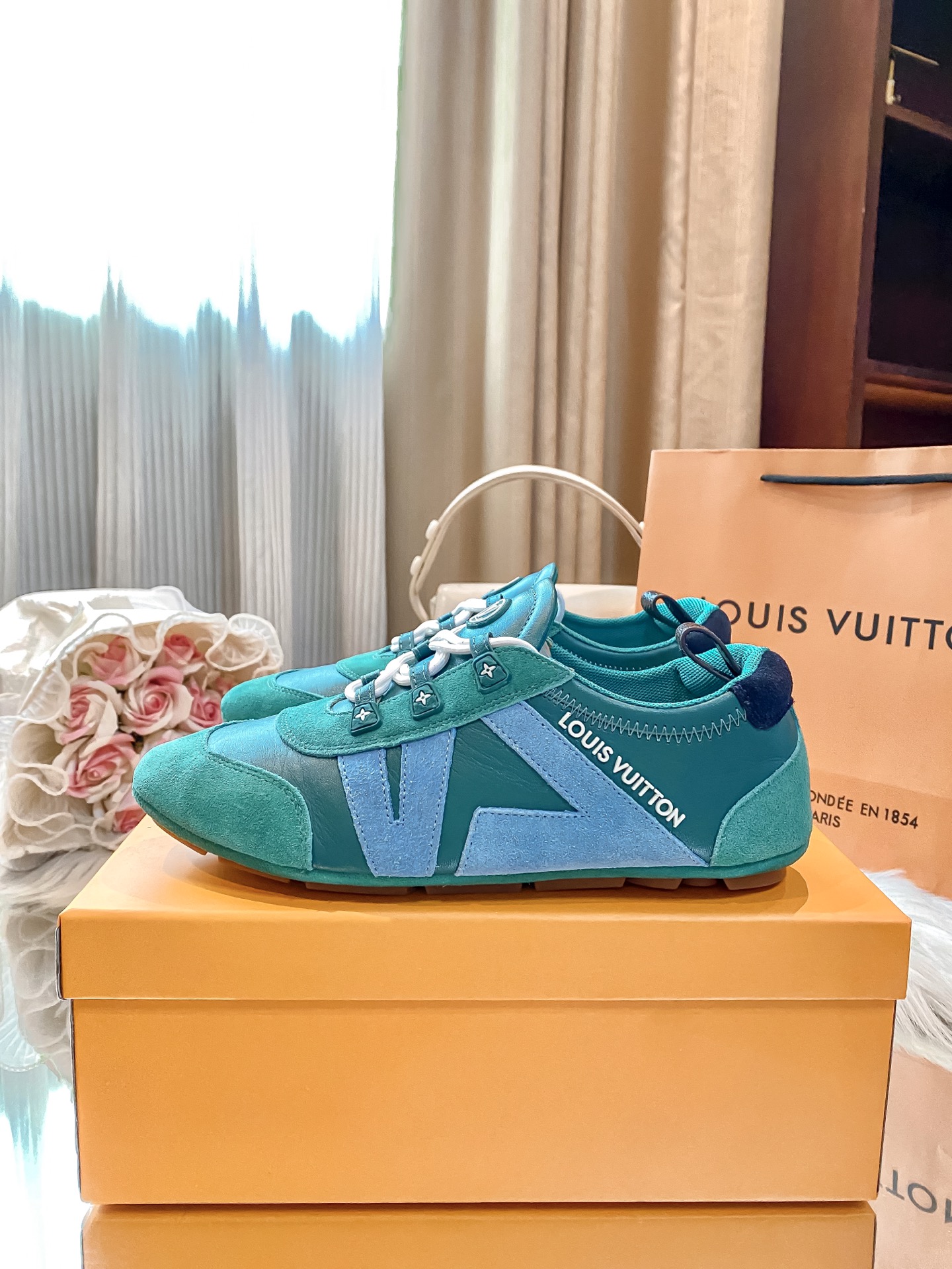 L design casual sneakers