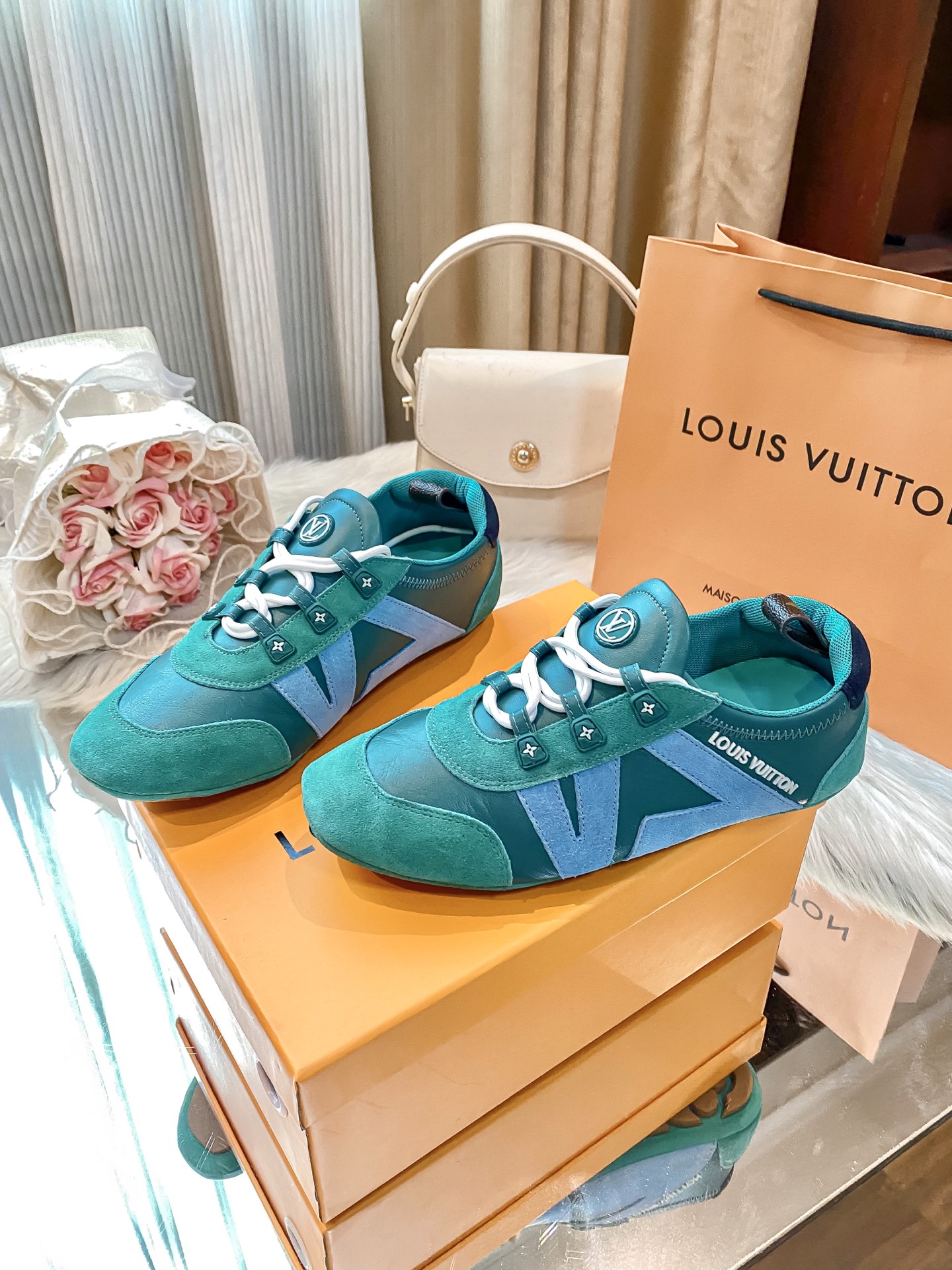 L design casual sneakers