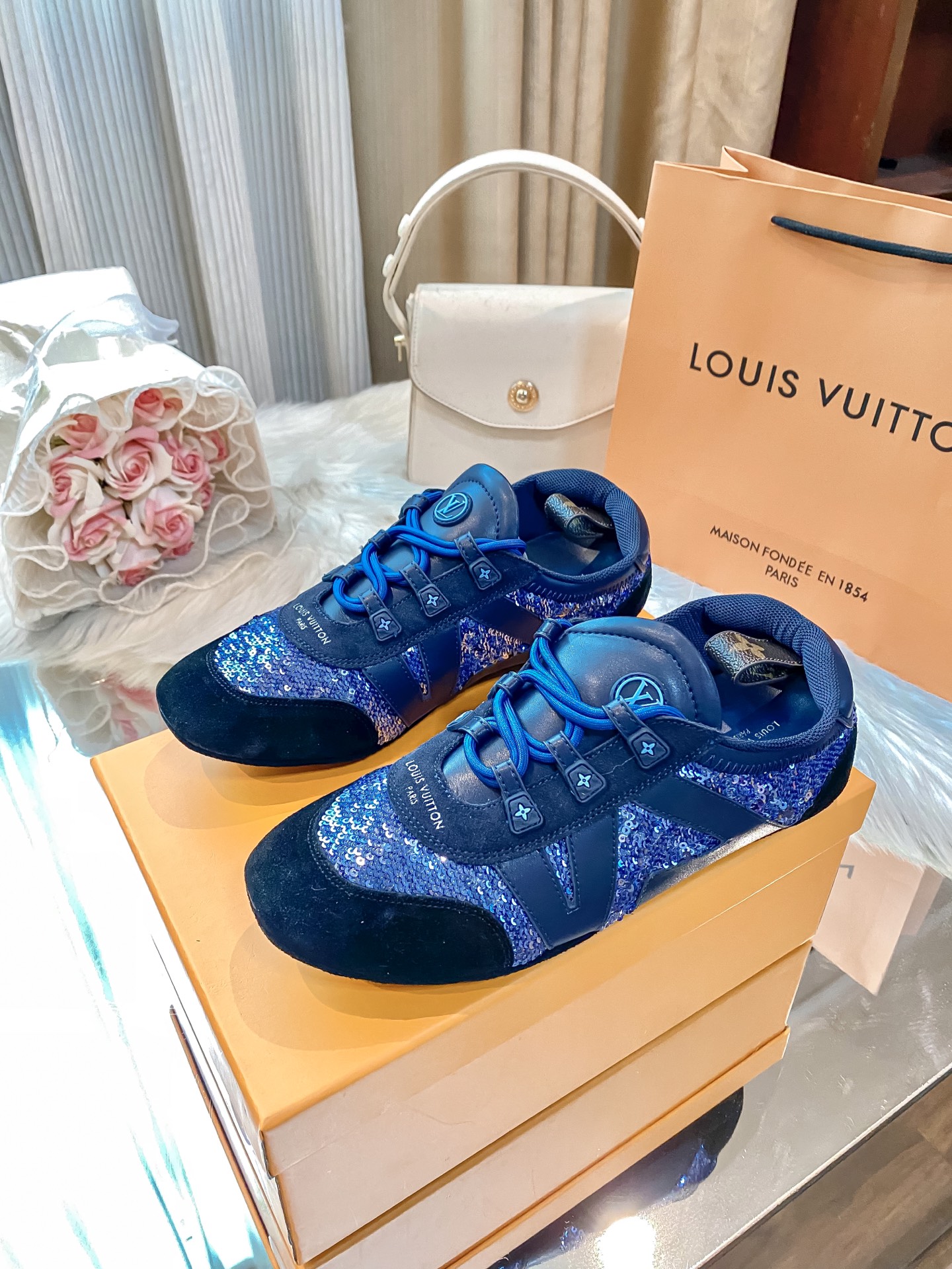 L design casual sneakers