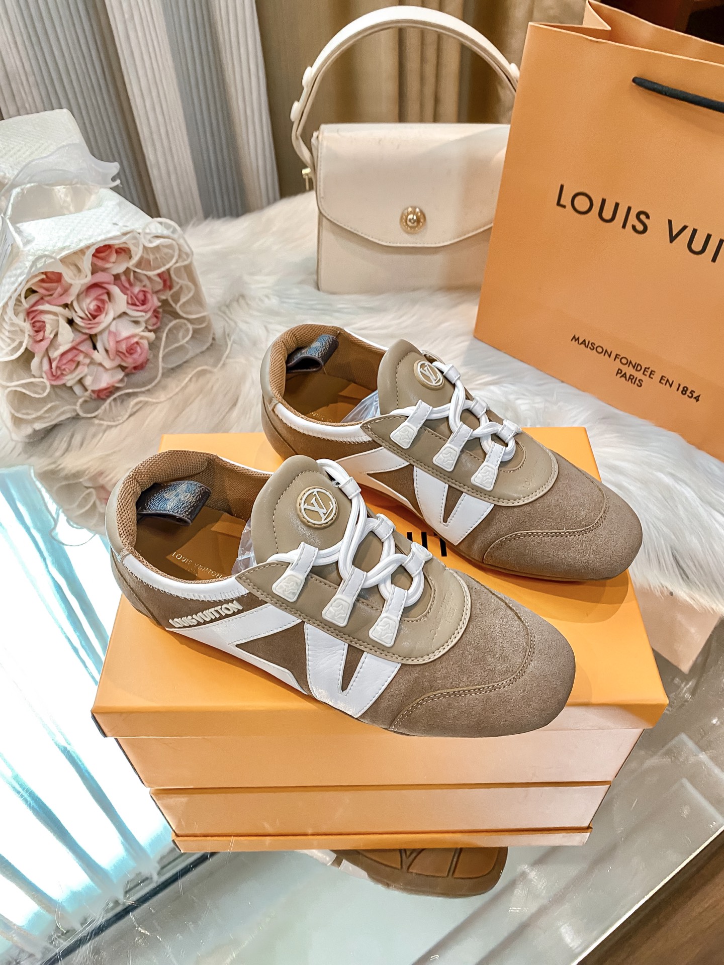 L design casual sneakers