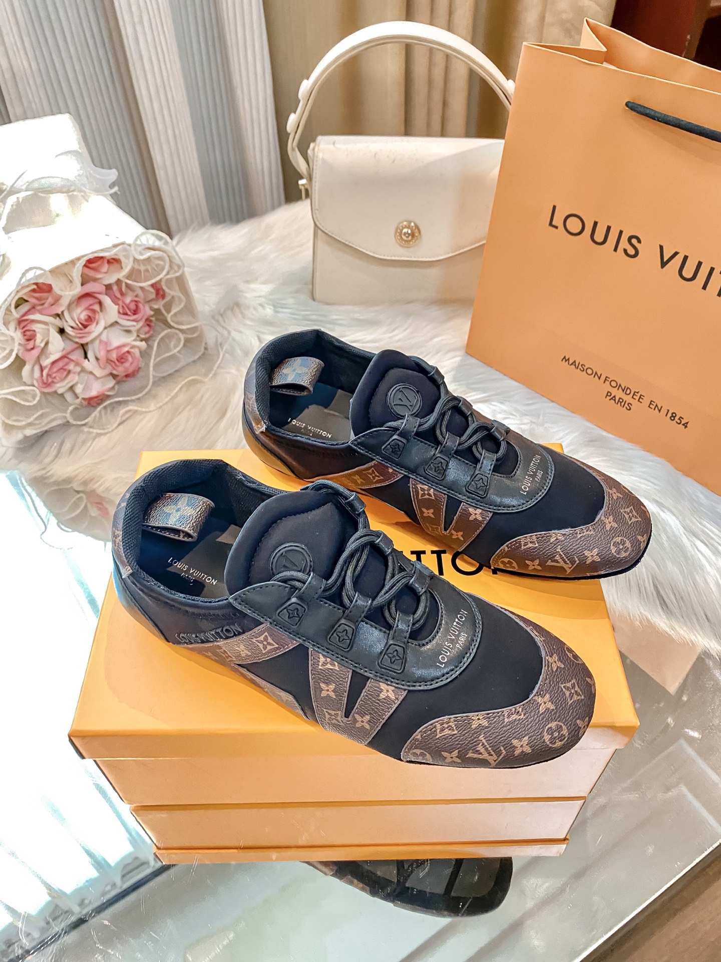 L design casual sneakers