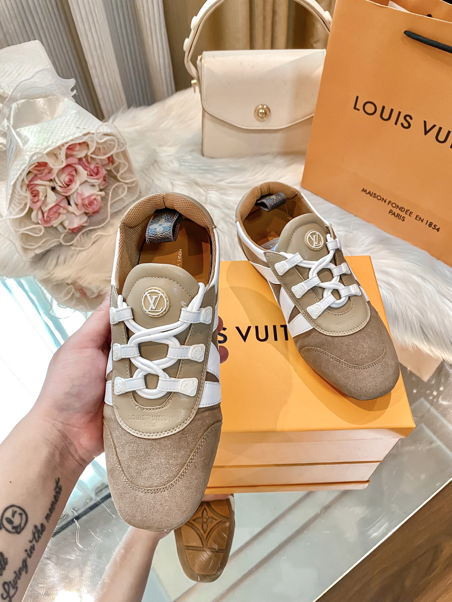 L design casual sneakers