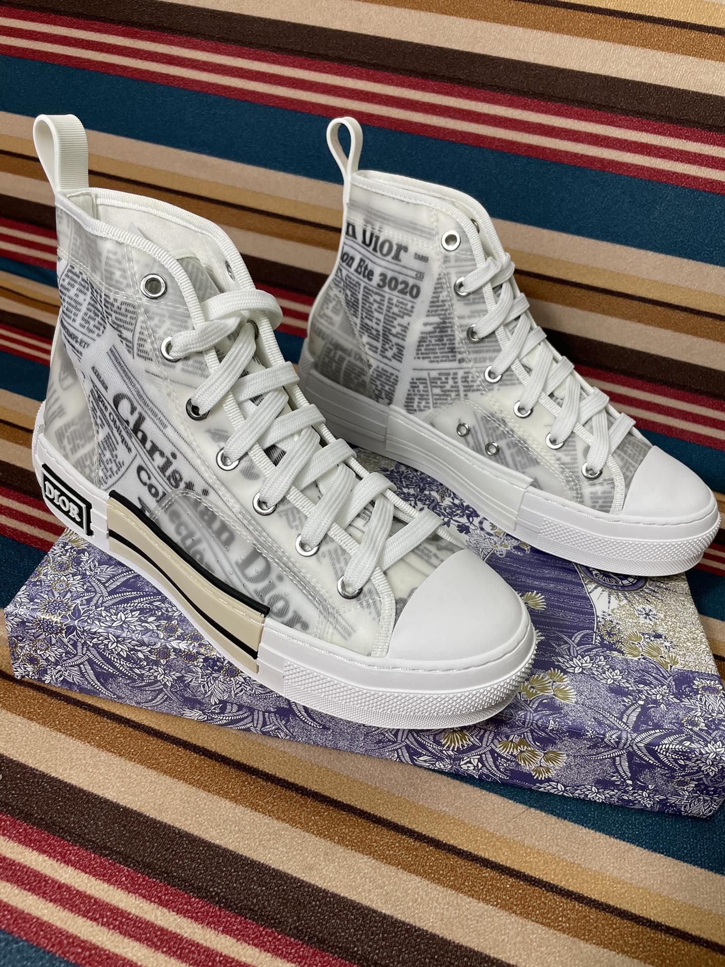 D design classic canvas sneakers