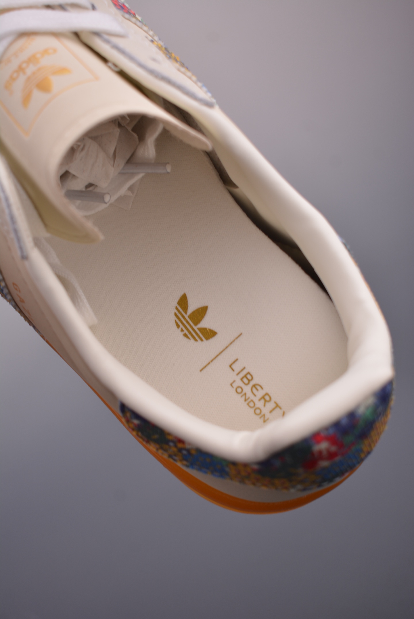 A design clover leisure non-slip wear-resistant low-top sneakers