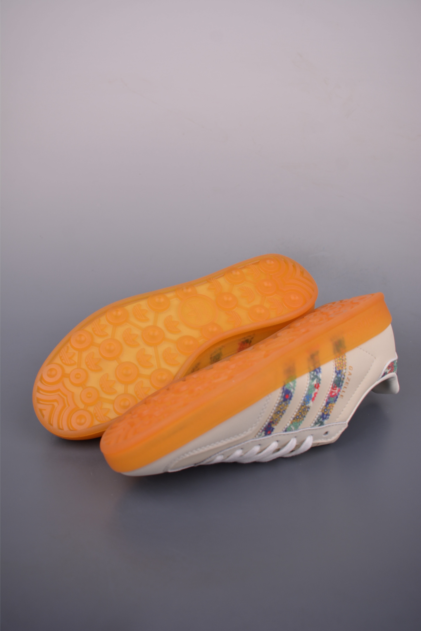 A design clover leisure non-slip wear-resistant low-top sneakers