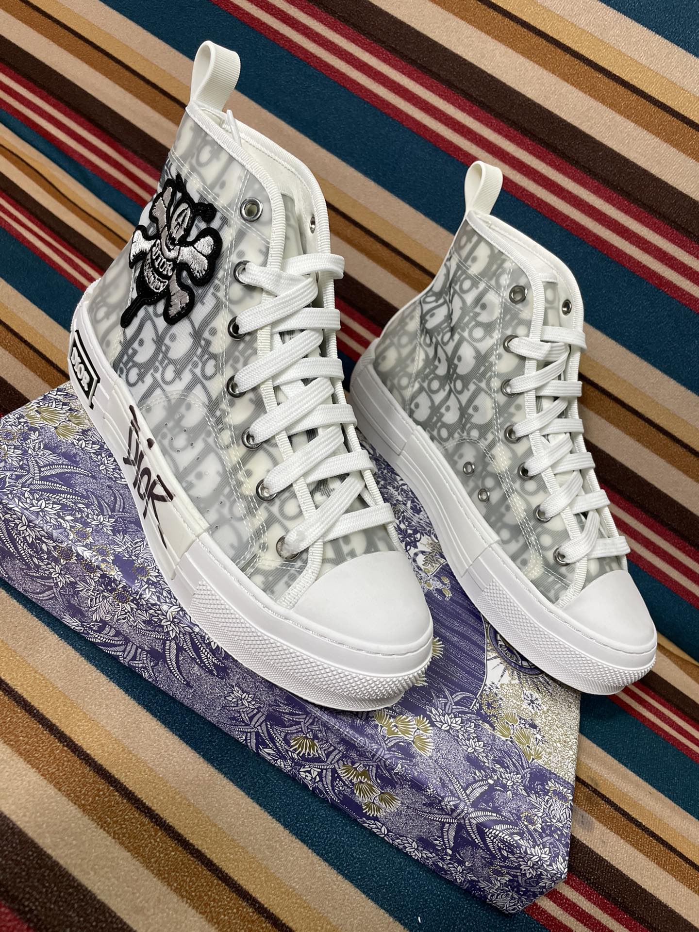 D design classic canvas sneakers