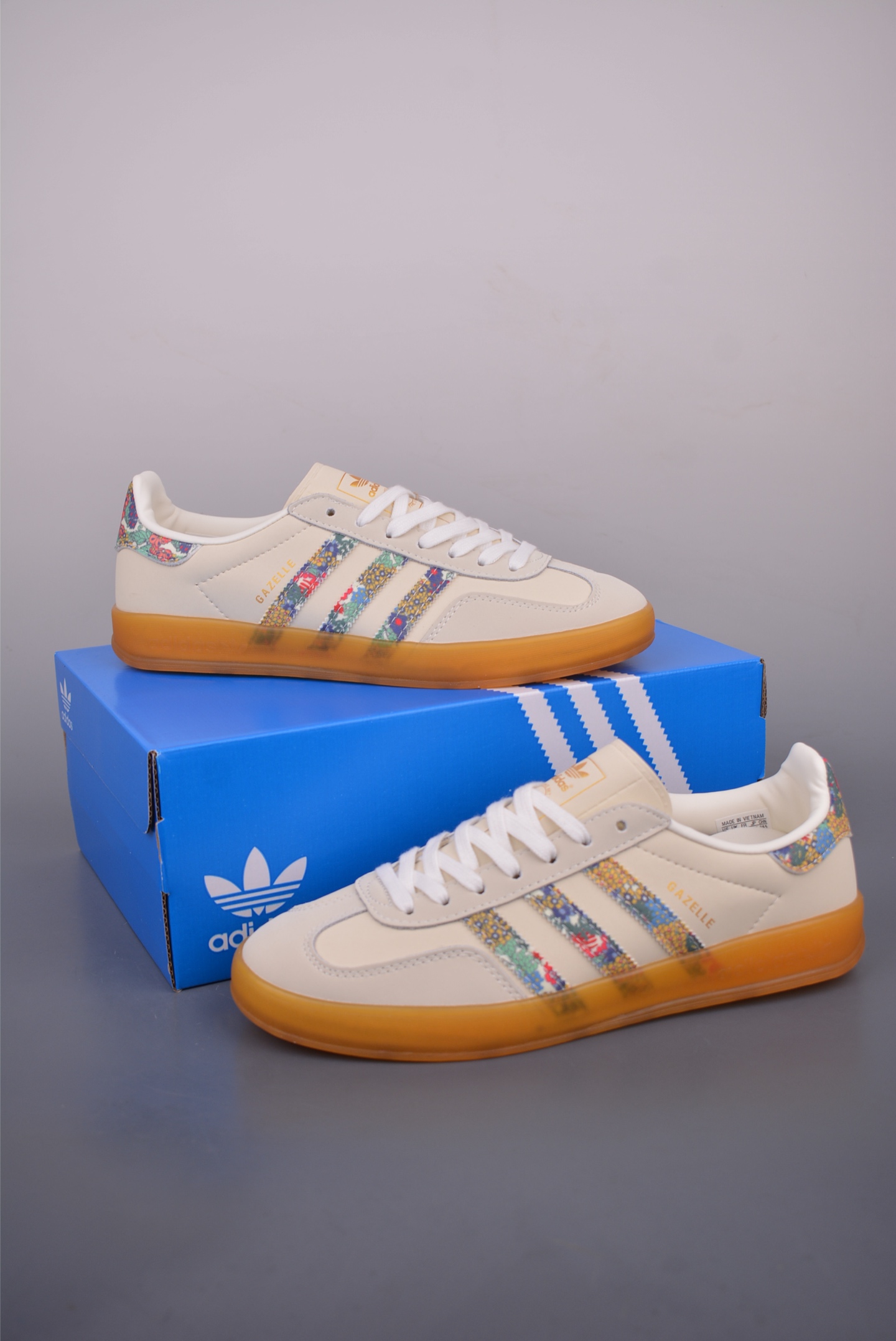 A design clover leisure non-slip wear-resistant low-top sneakers