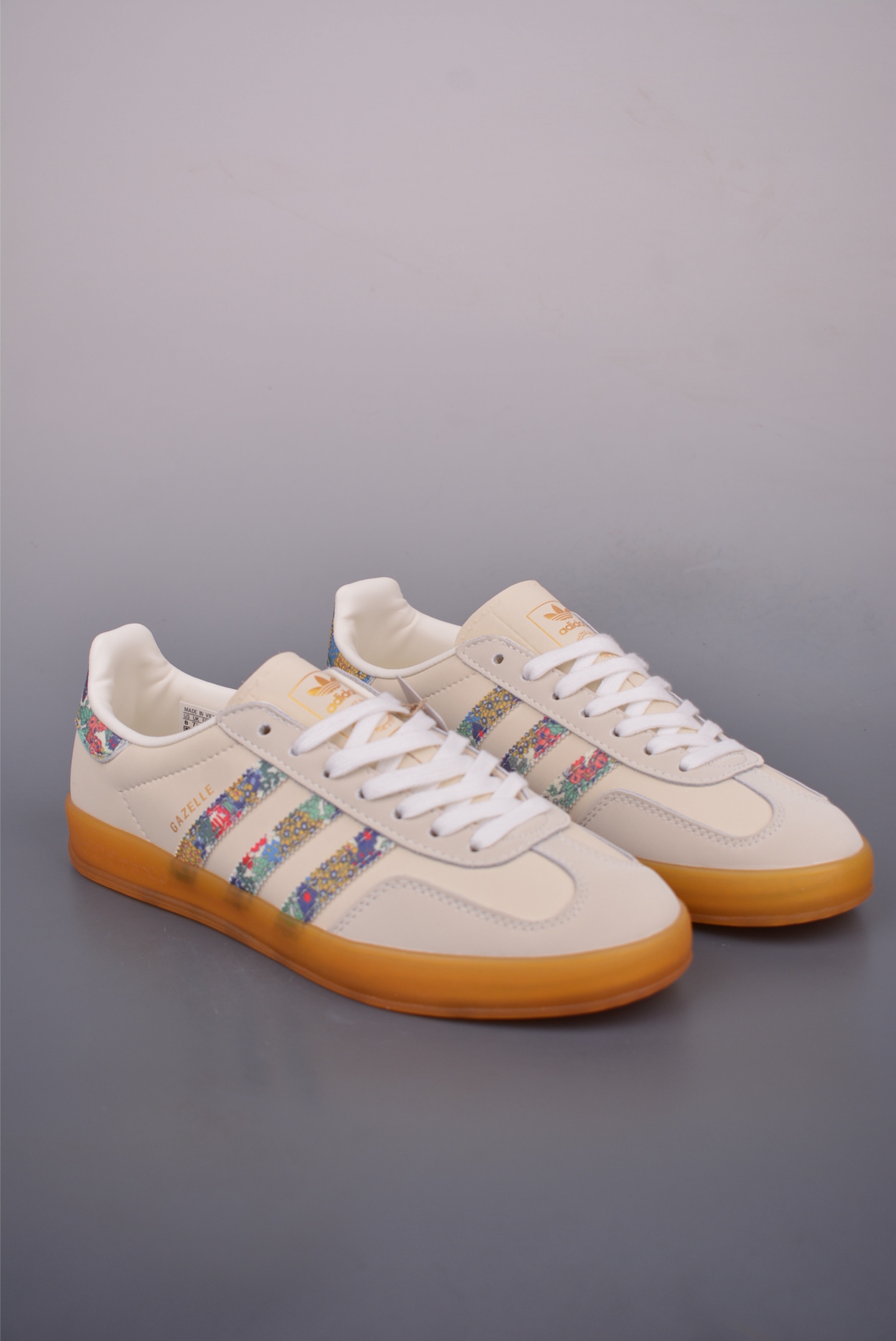 A design clover leisure non-slip wear-resistant low-top sneakers