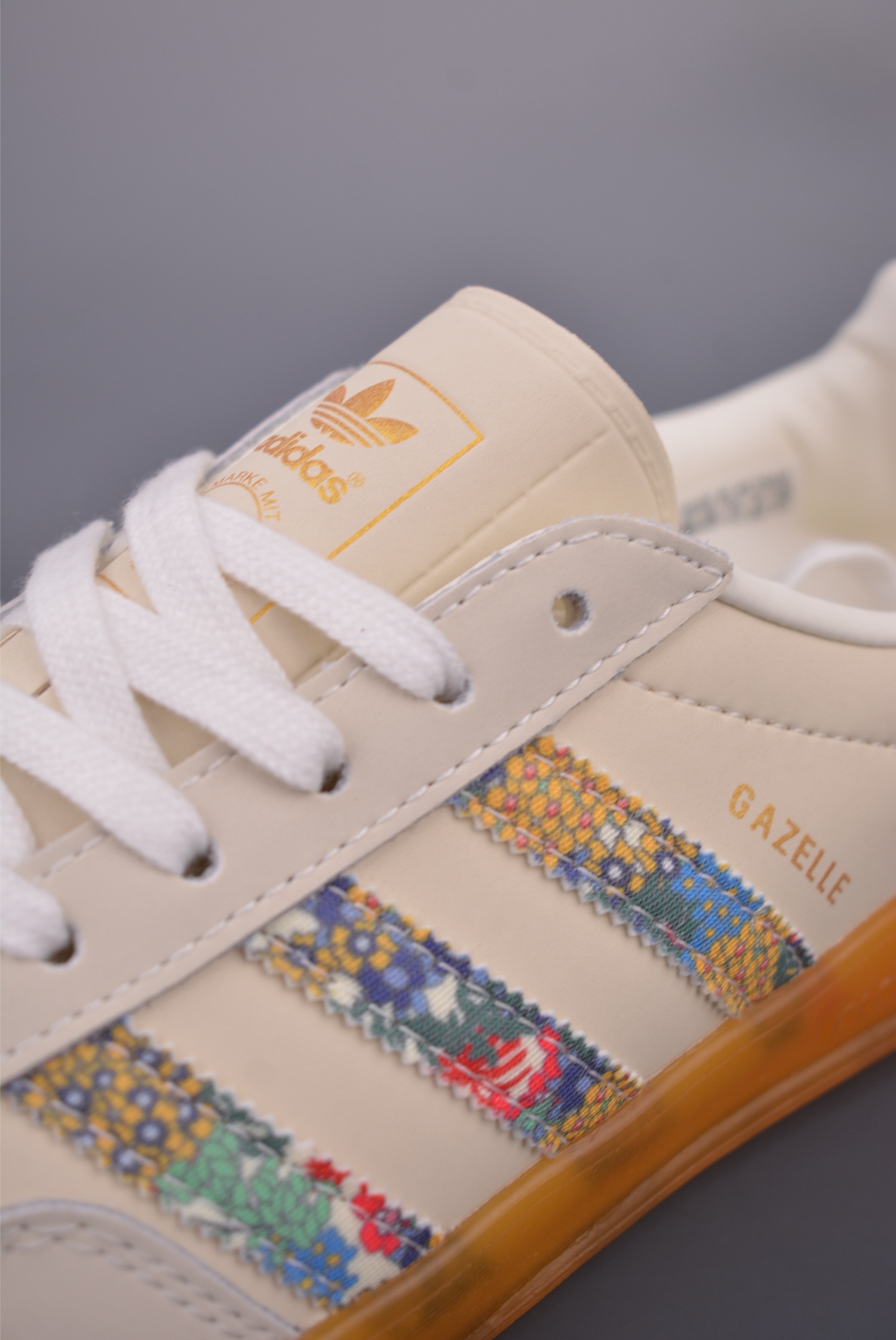 A design clover leisure non-slip wear-resistant low-top sneakers