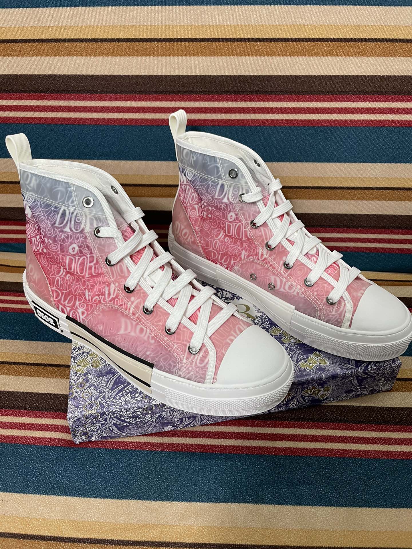 D design classic canvas sneakers