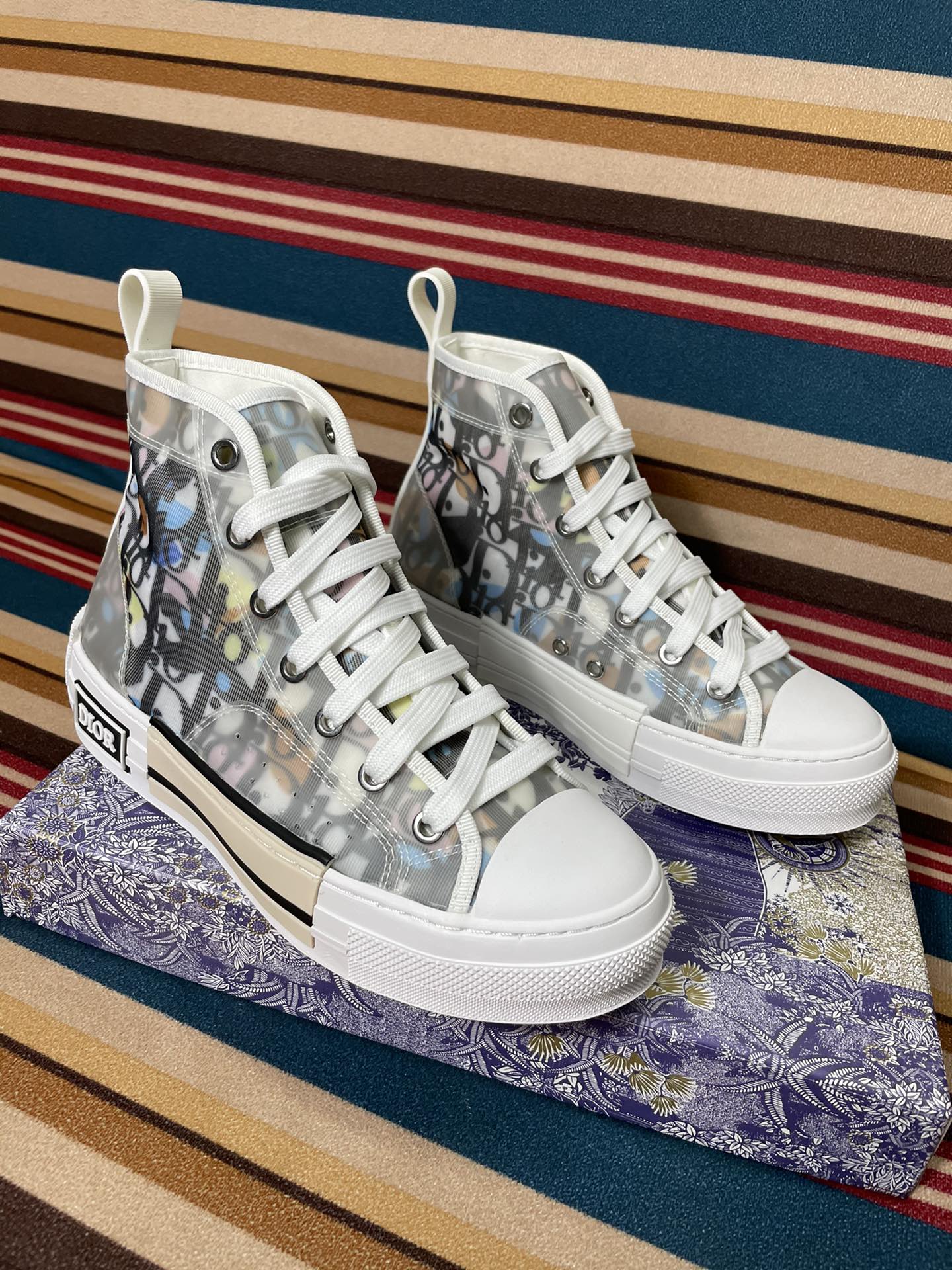 D design classic canvas sneakers