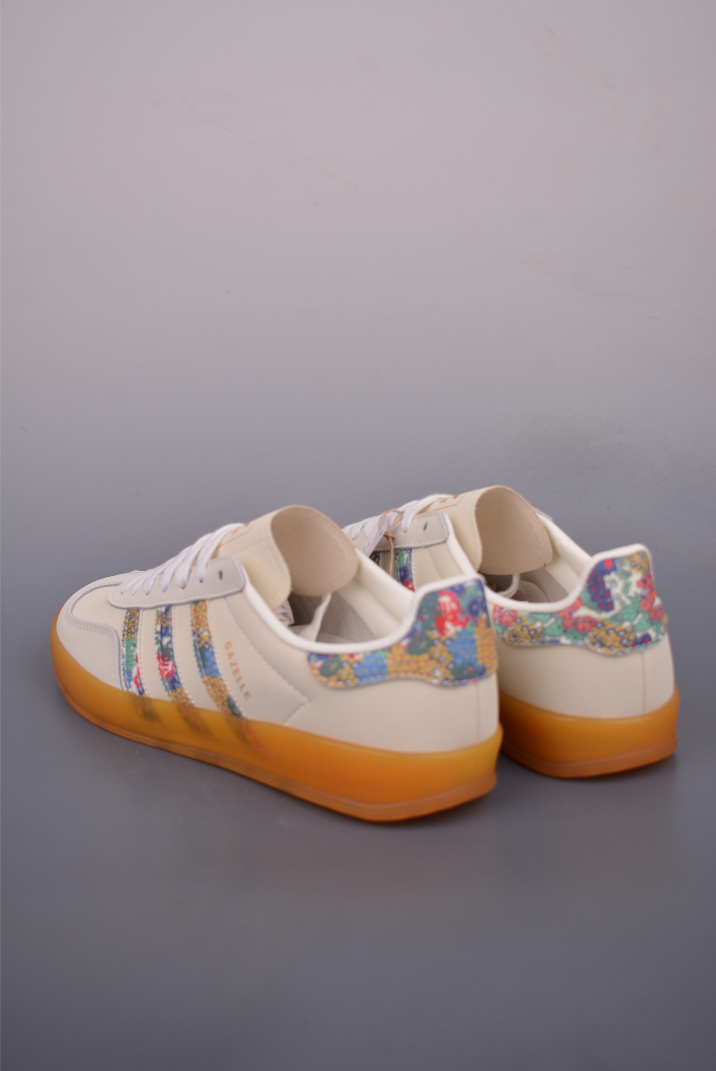 A design clover leisure non-slip wear-resistant low-top sneakers