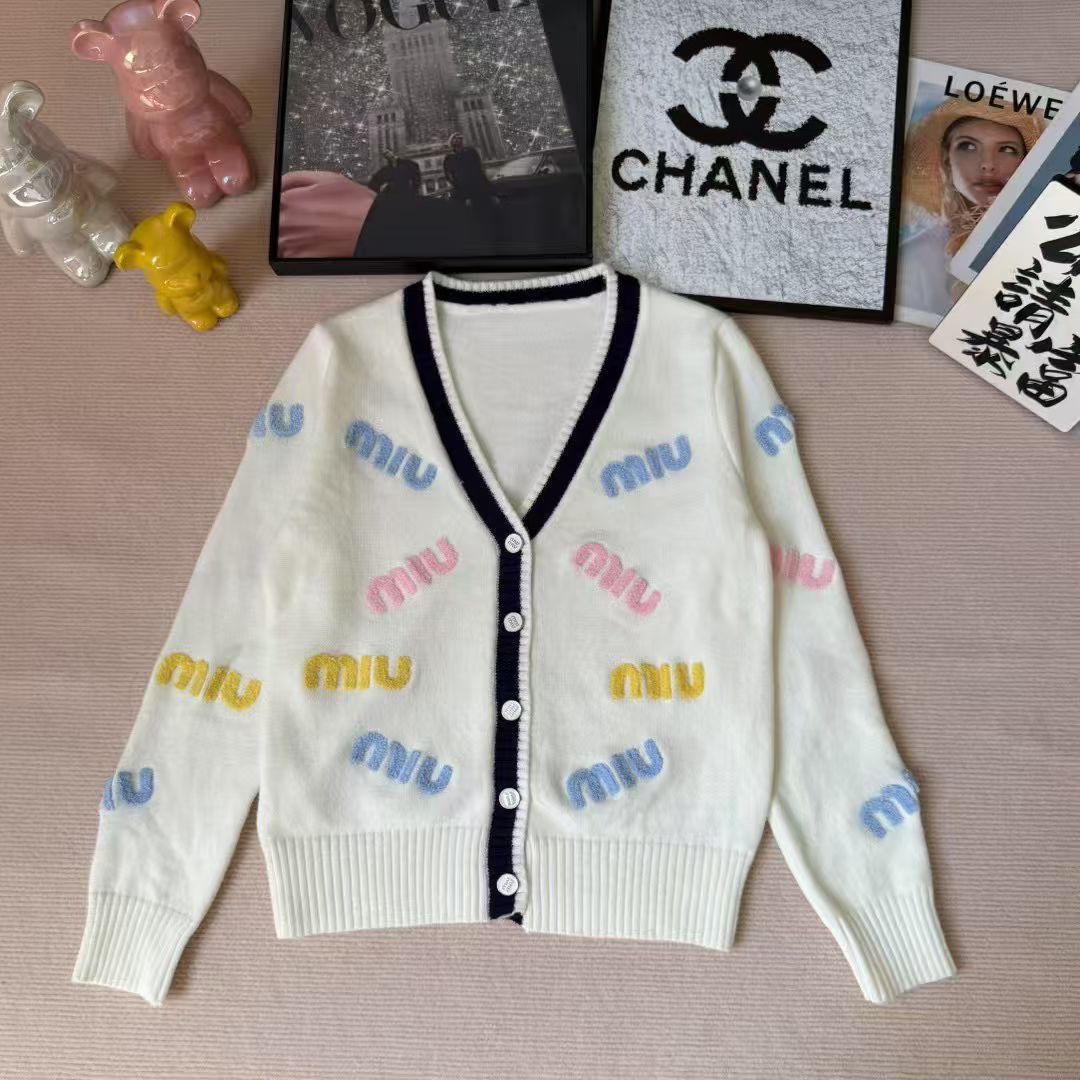 M Fashion Women's Letter Jacquard V-neck Long sleeved Cardigan