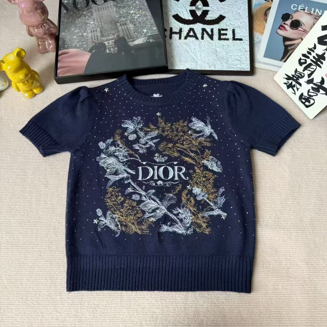 D Fashion Women's Embroidered Round Neck Short sleeved T-shirt