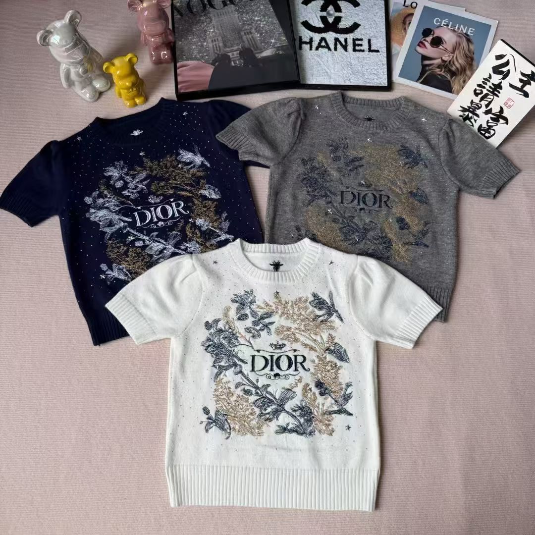 D Fashion Women's Embroidered Round Neck Short sleeved T-shirt