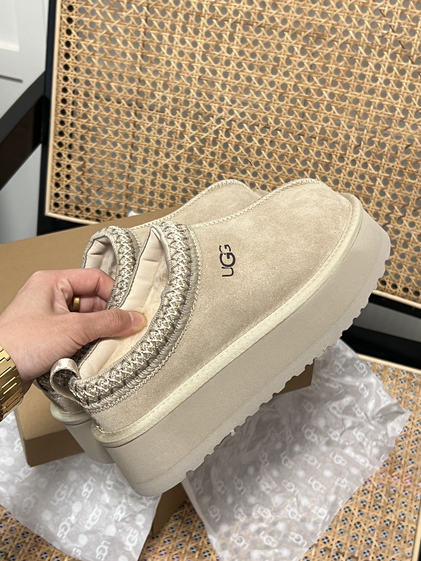 U design winter thick-soled fur boots