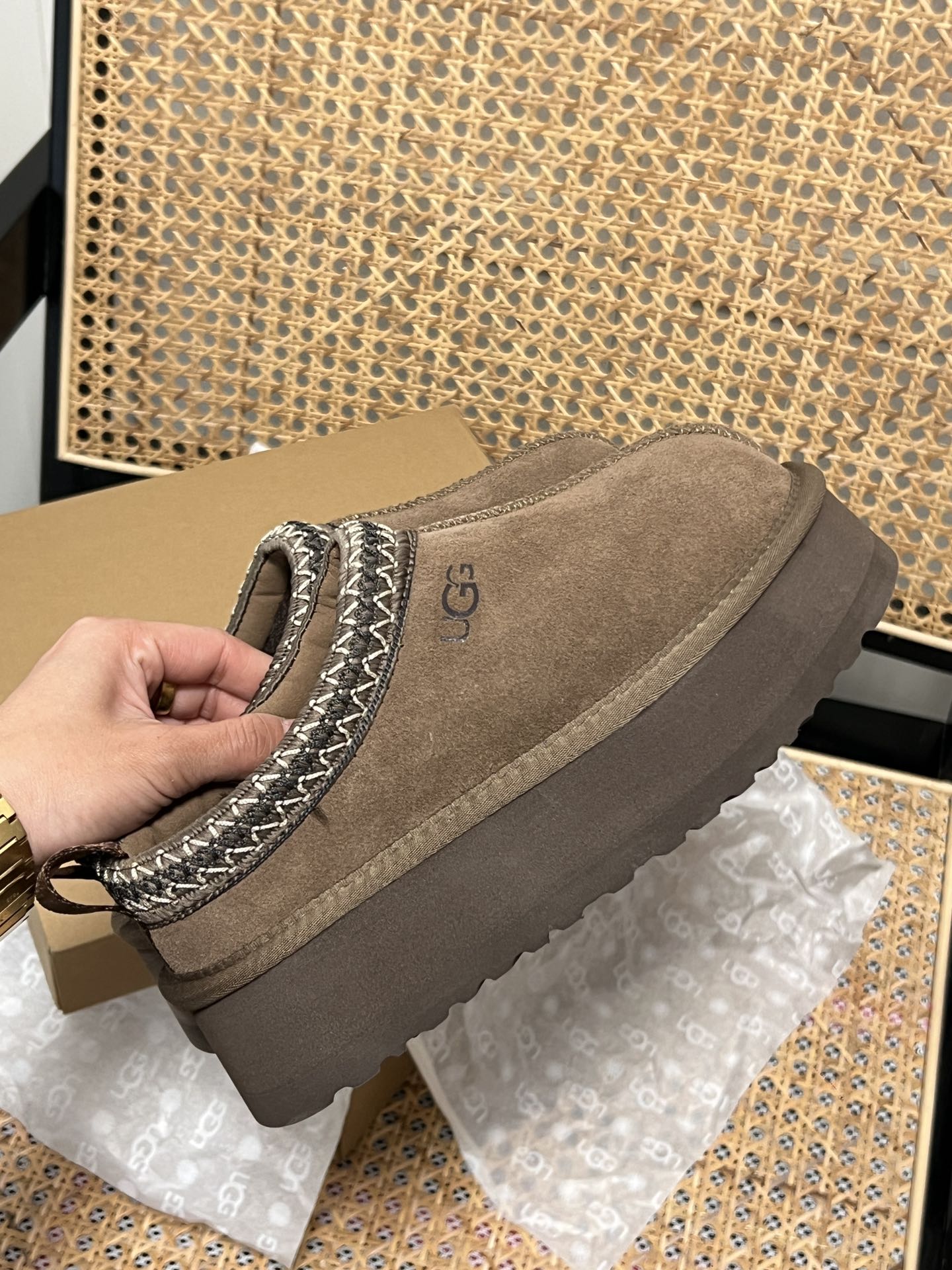 U design winter thick-soled fur boots