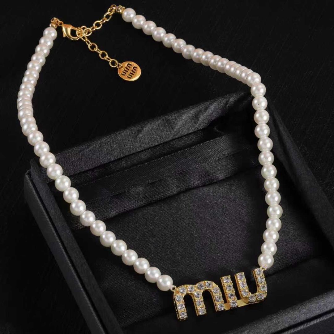 M design pearl necklace