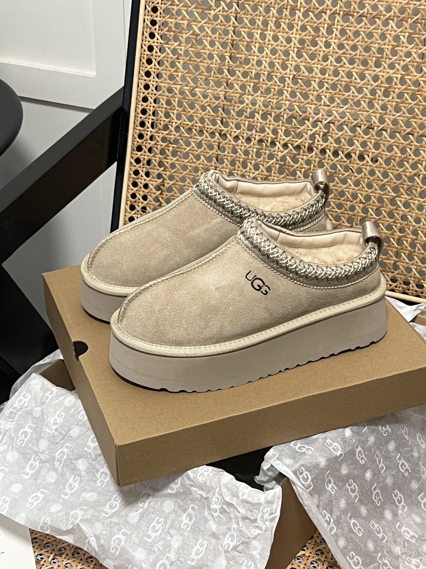 U design winter thick-soled fur boots