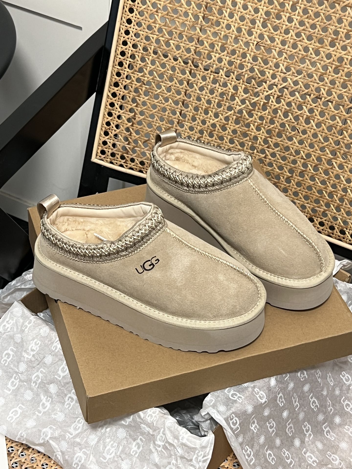 U design winter thick-soled fur boots