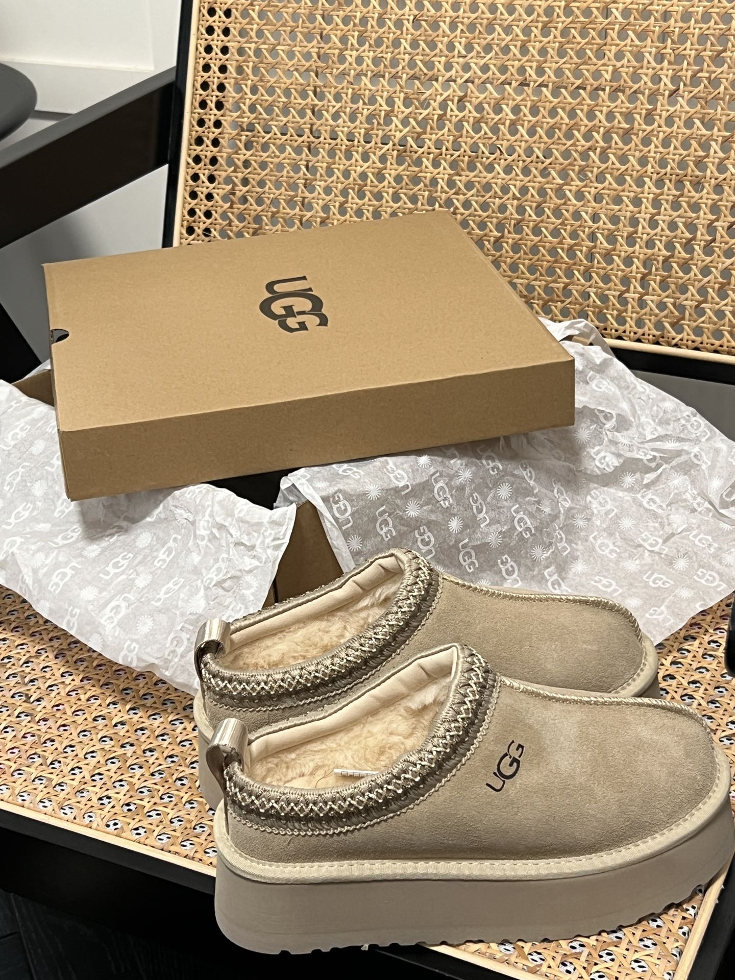 U design winter thick-soled fur boots