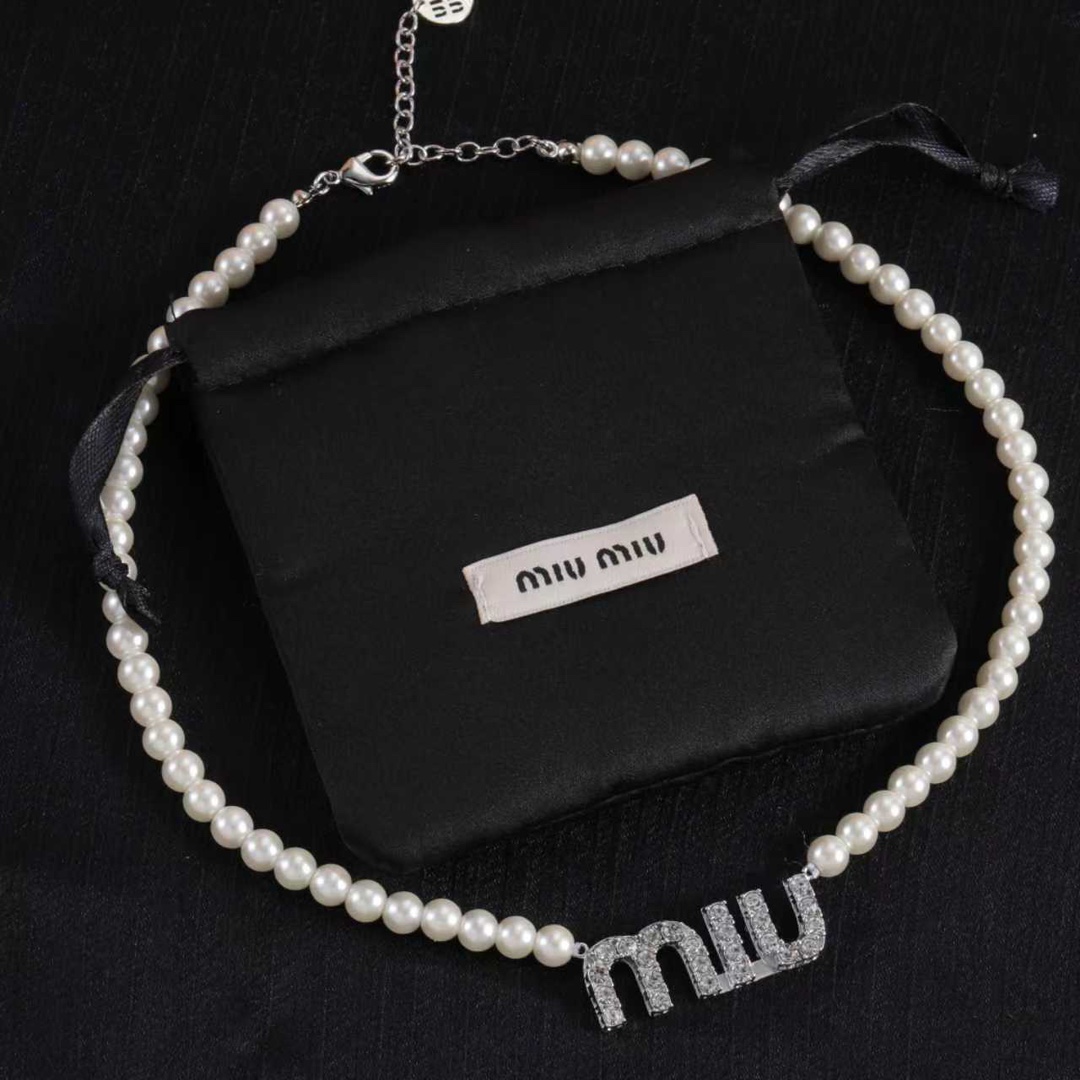 M design pearl necklace