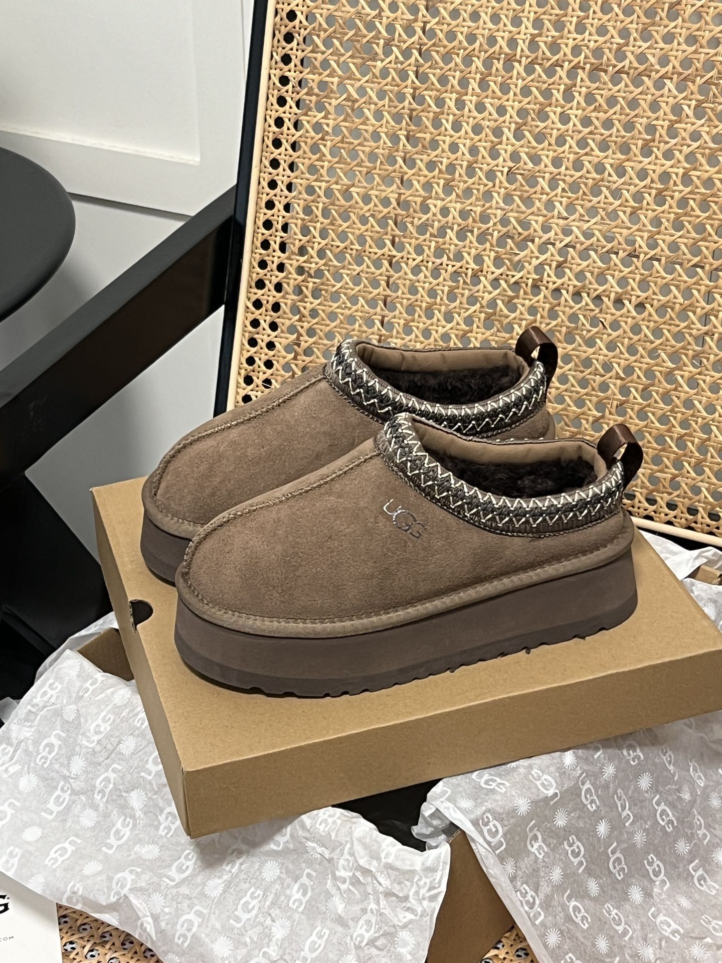 U design winter thick-soled fur boots