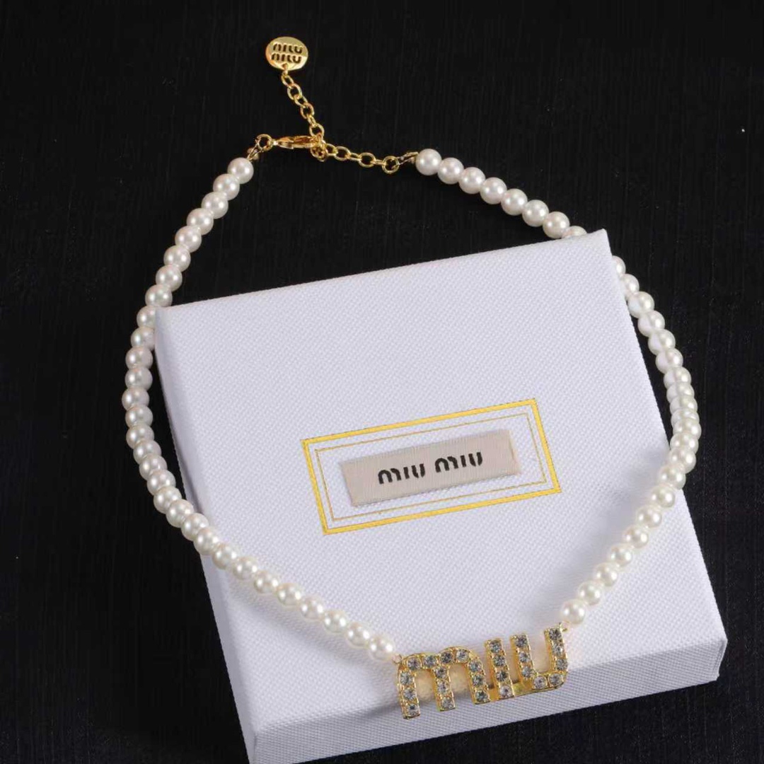 M design pearl necklace