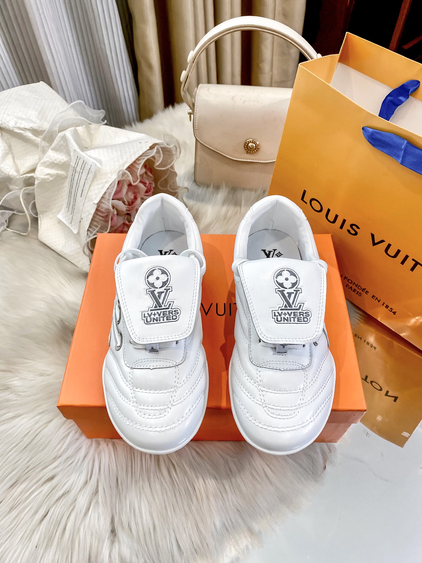 L design casual sneakers