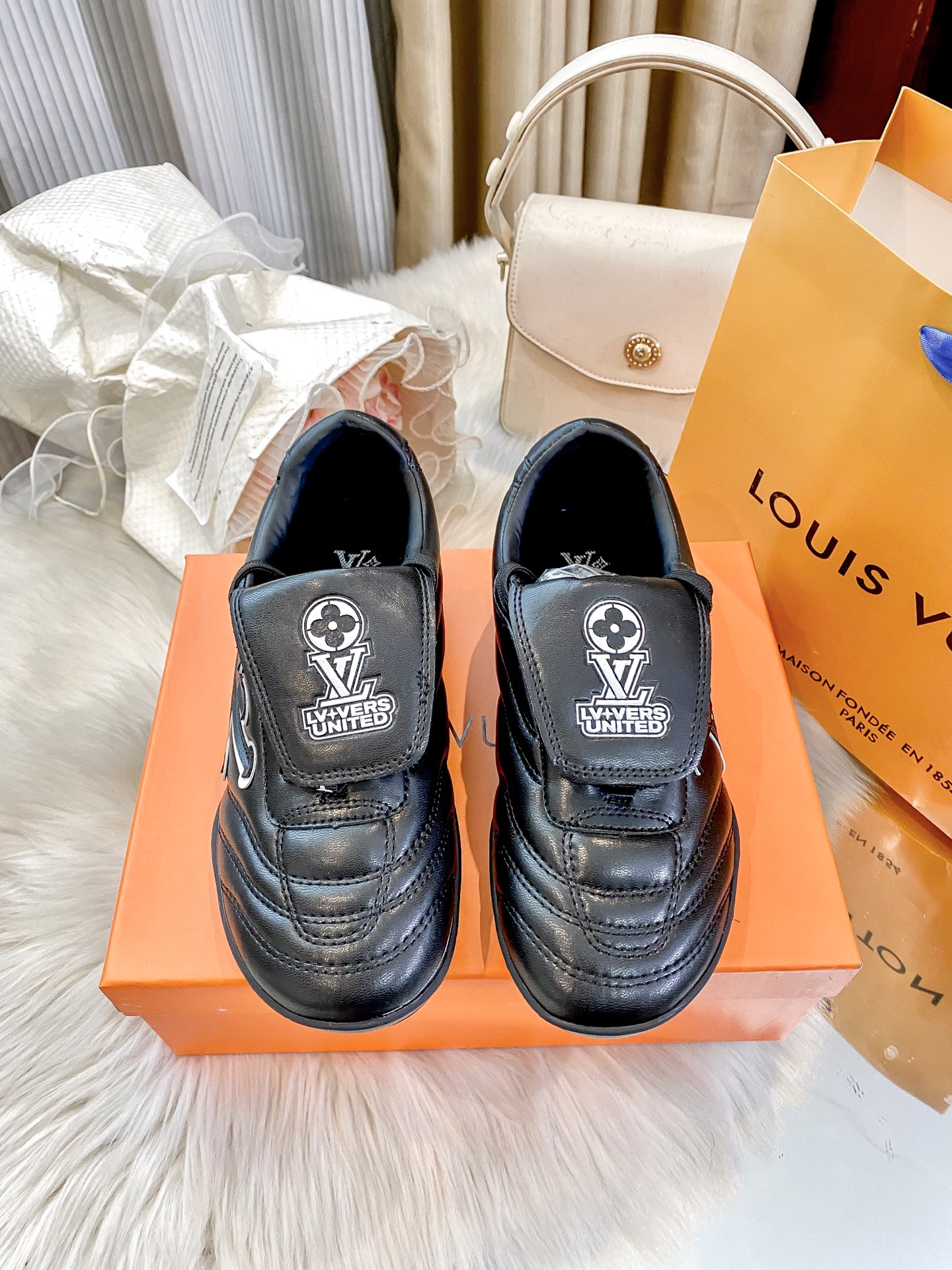 L design casual sneakers