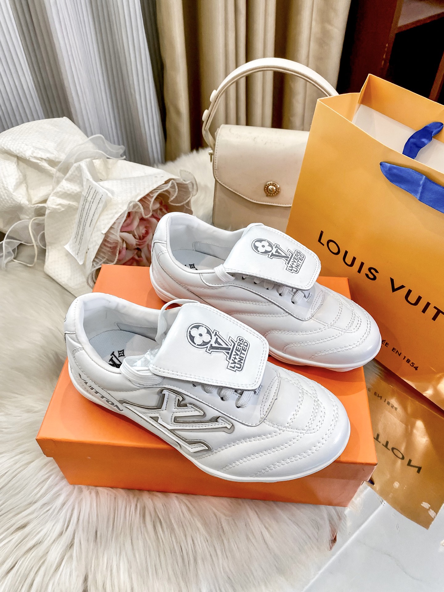 L design casual sneakers