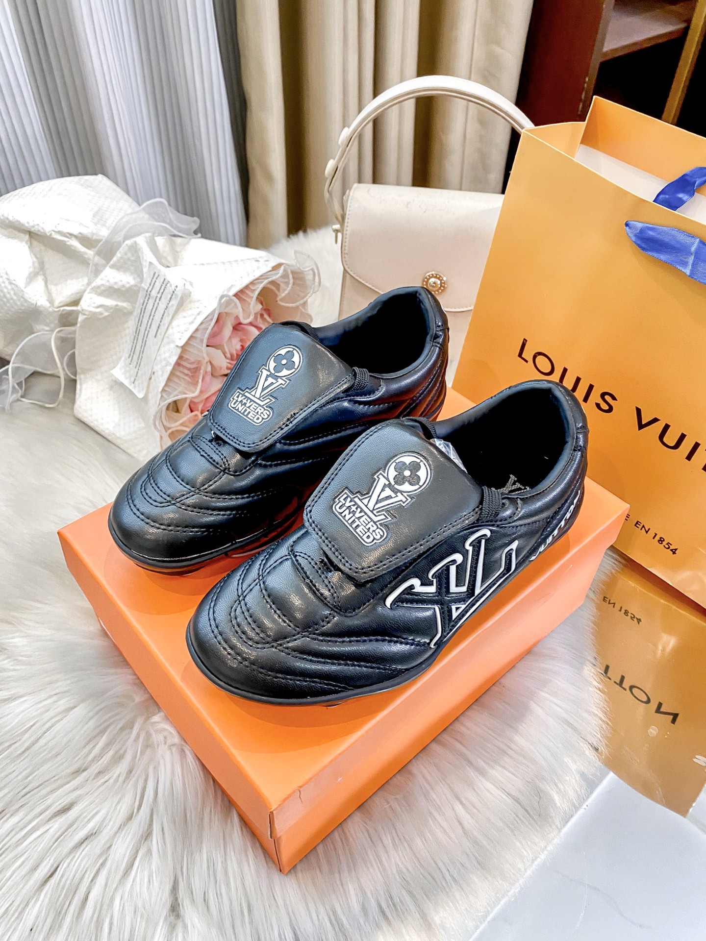 L design casual sneakers