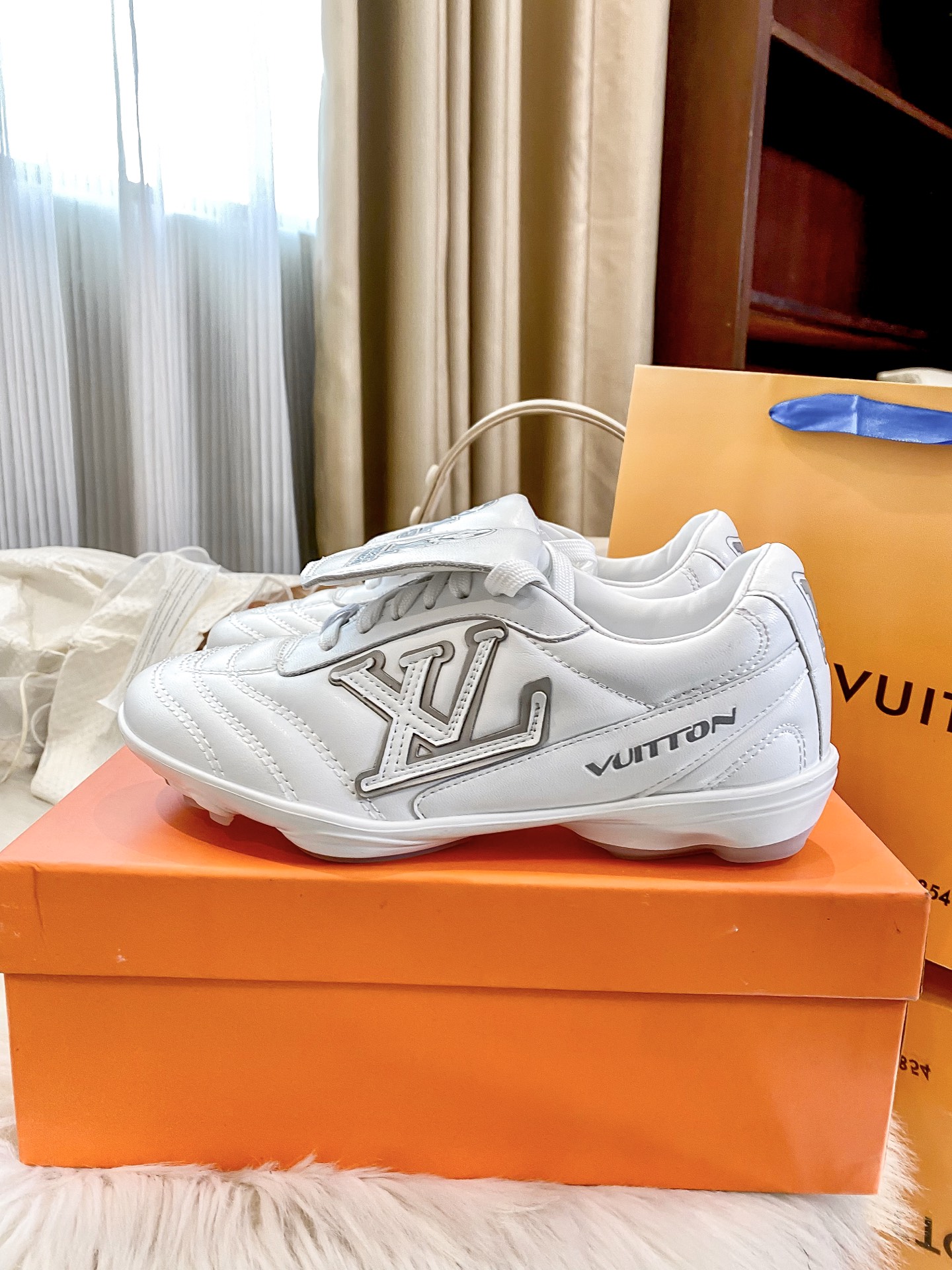 L design casual sneakers