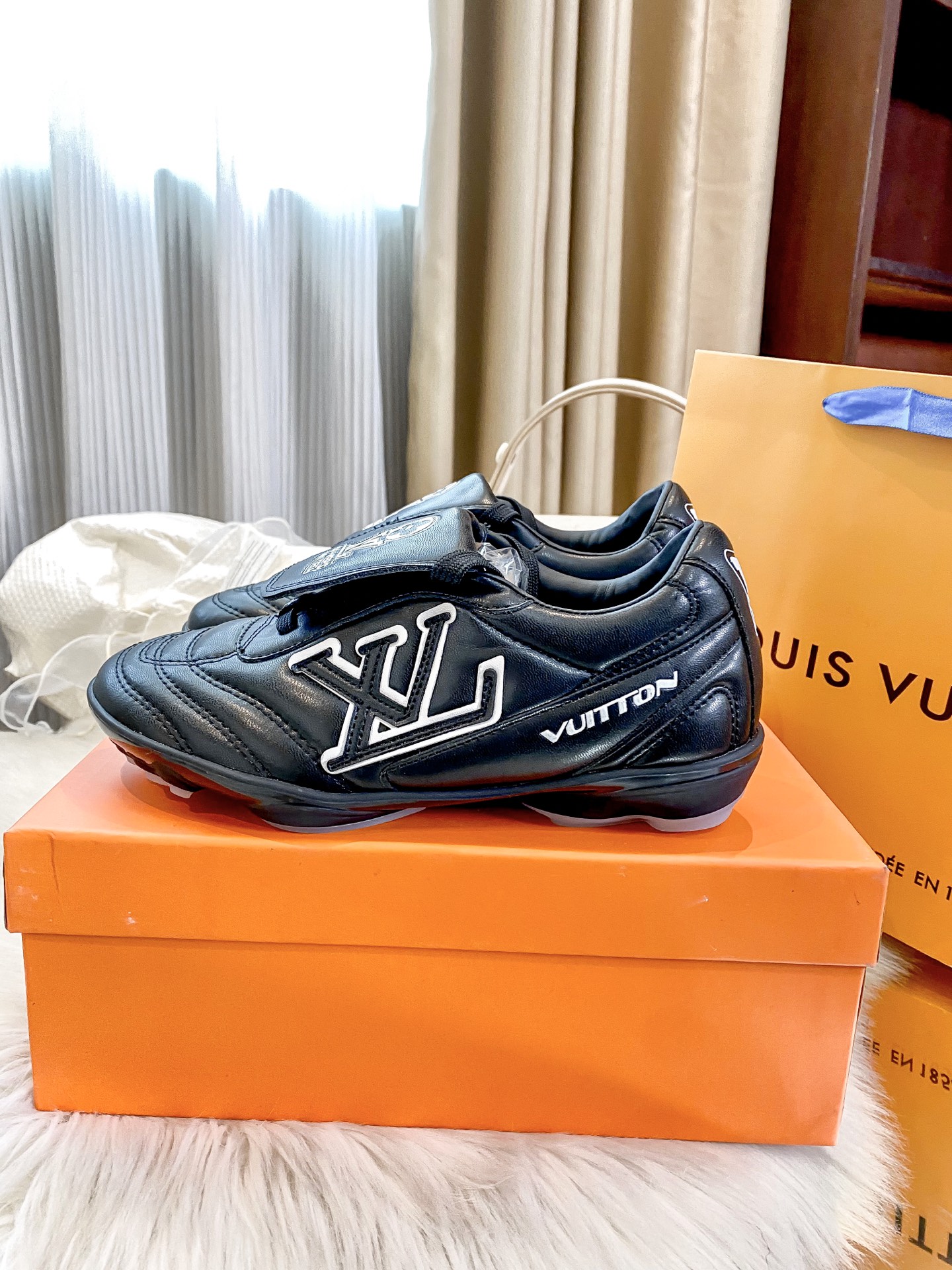 L design casual sneakers