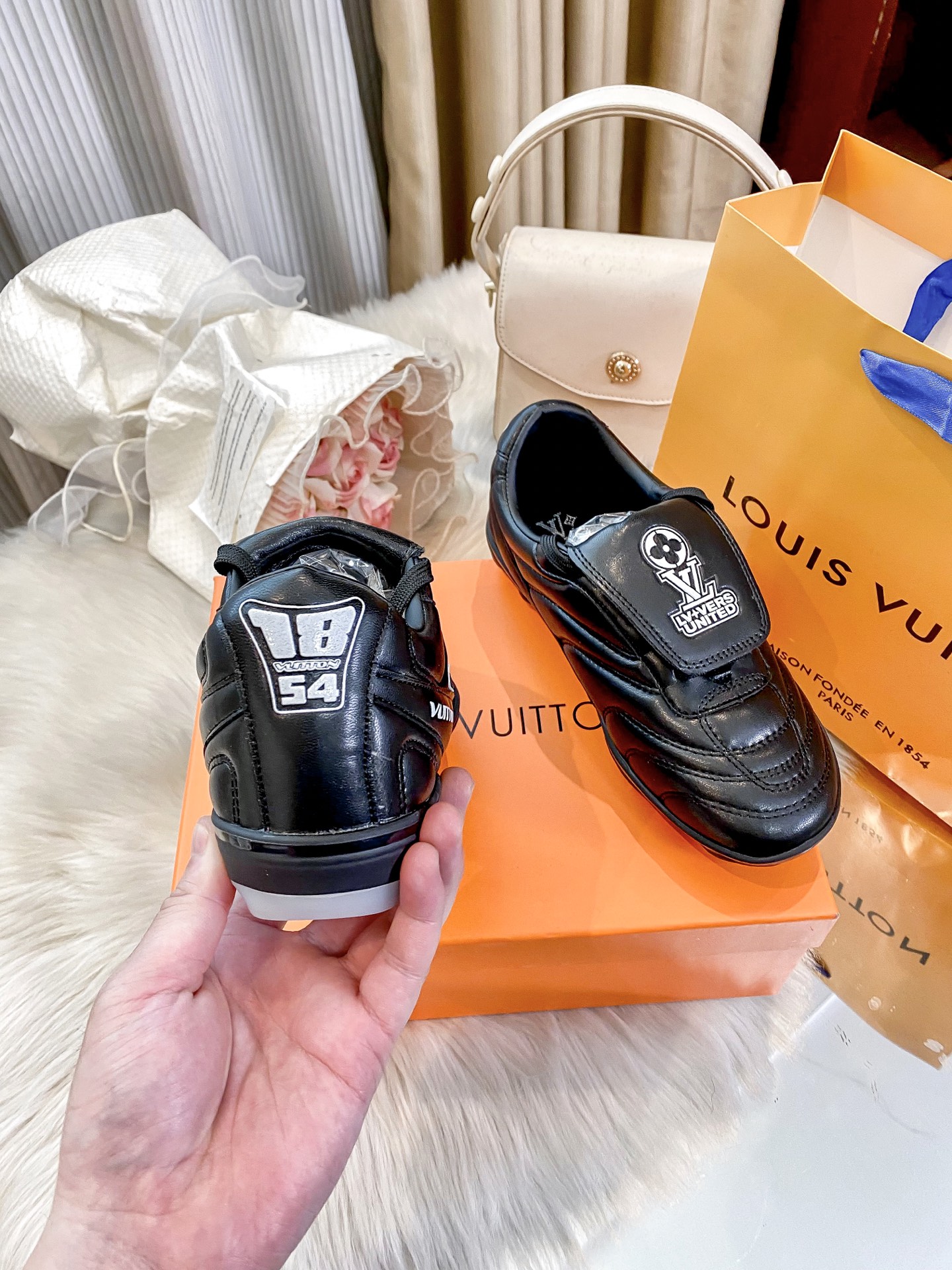 L design casual sneakers