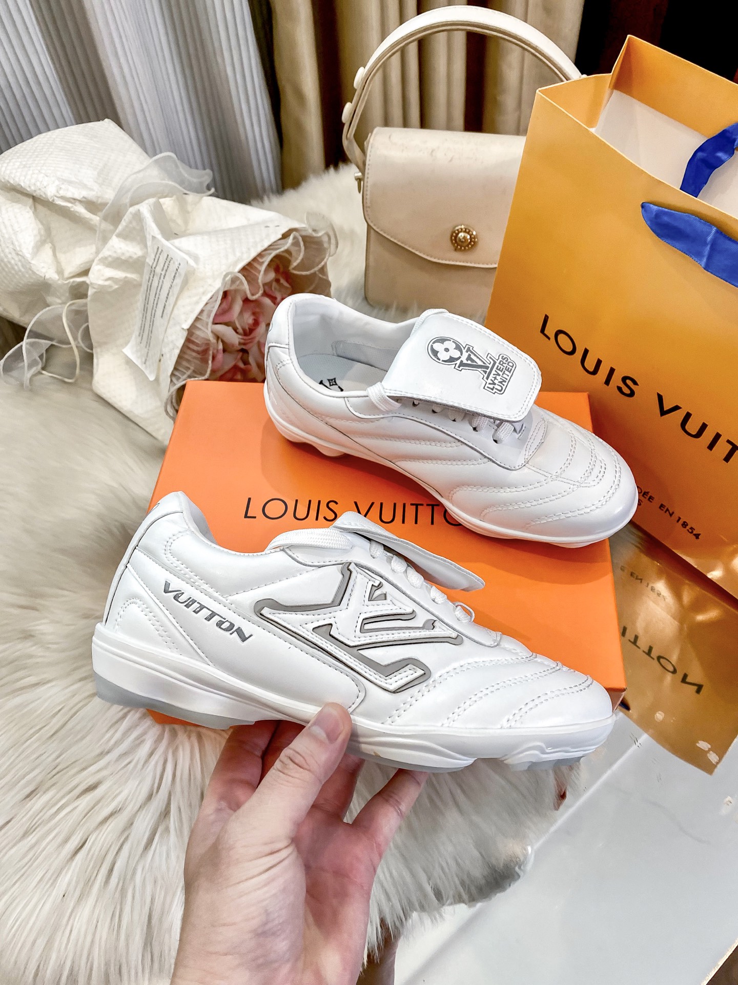 L design casual sneakers