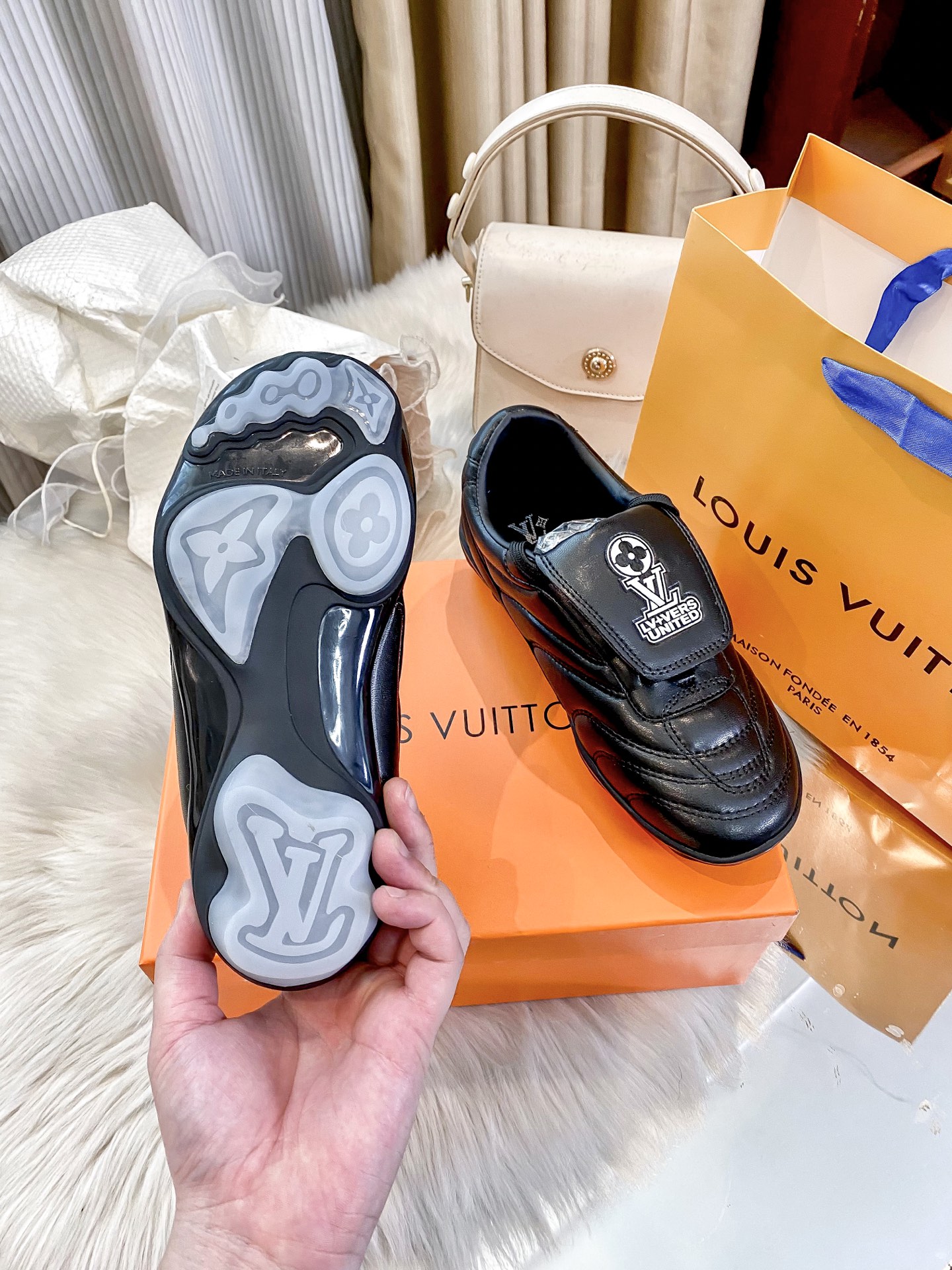 L design casual sneakers