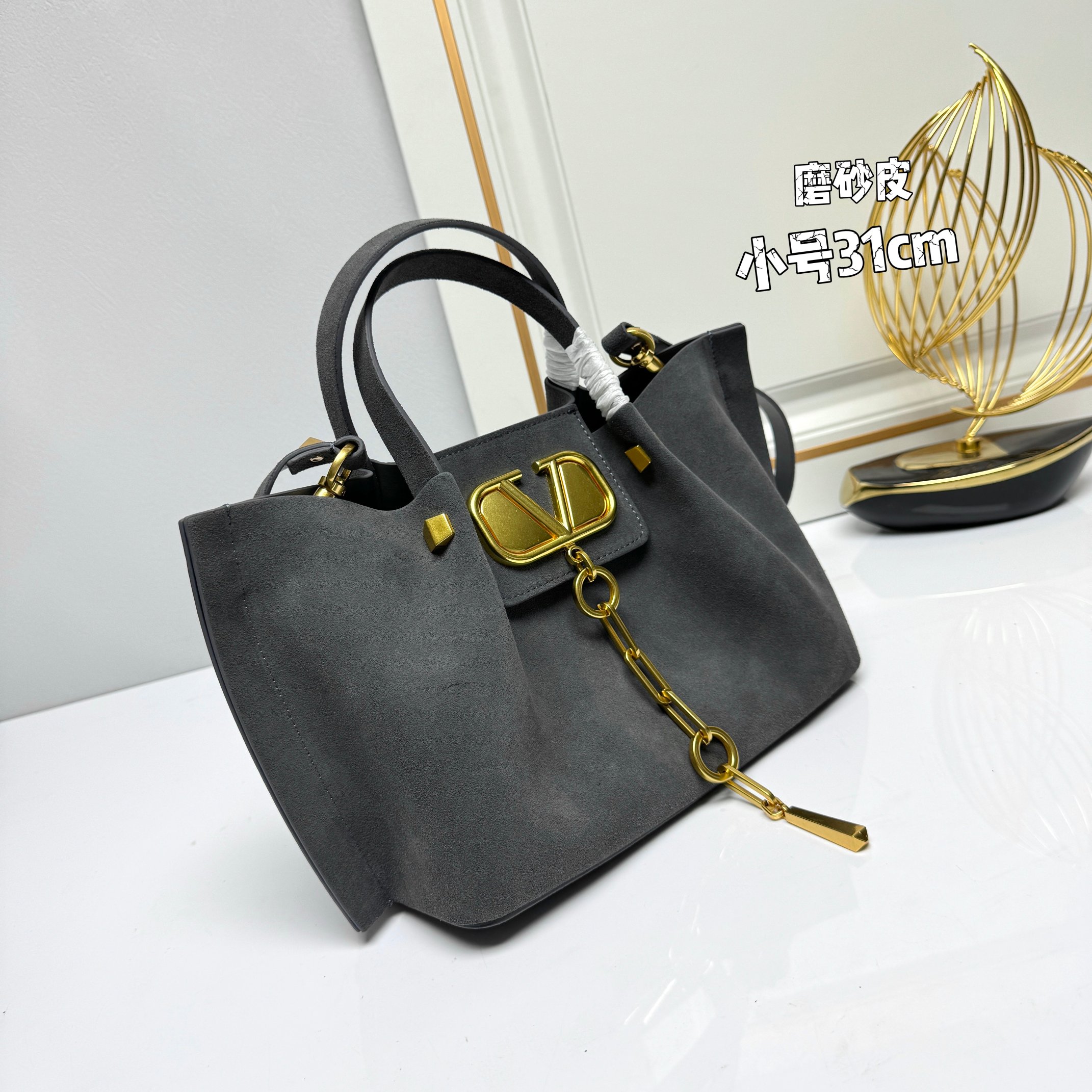V design women handbag