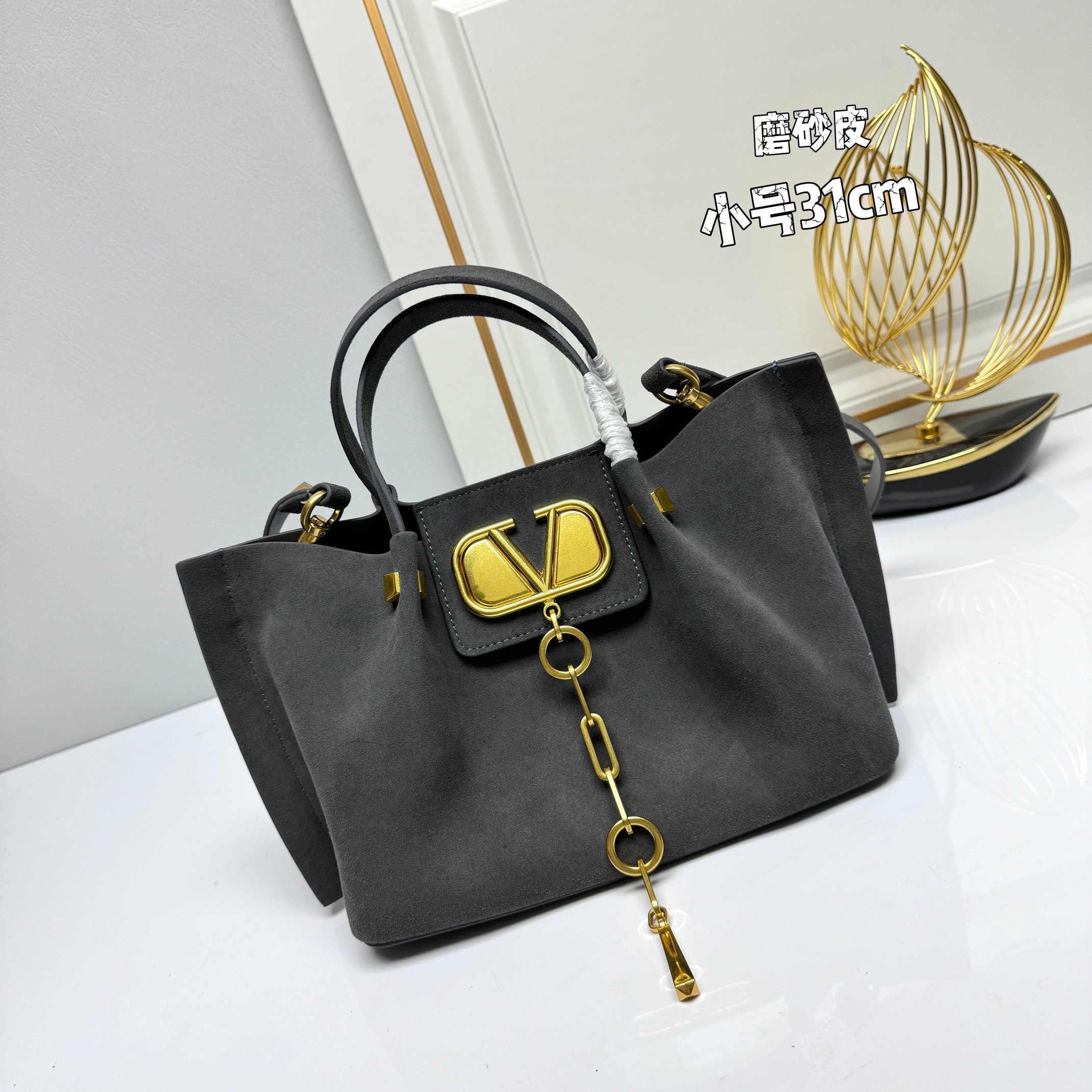 V design women handbag