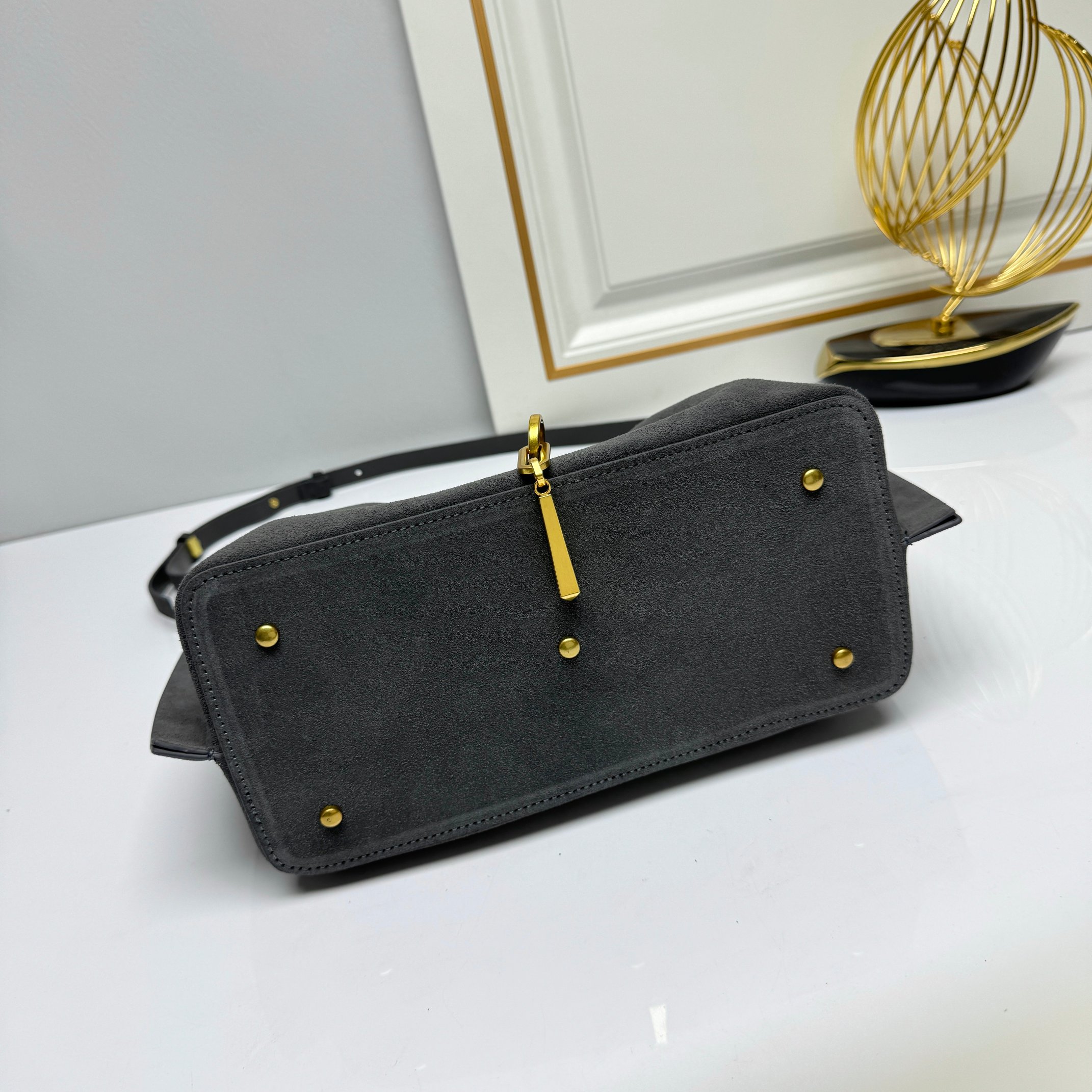 V design women handbag