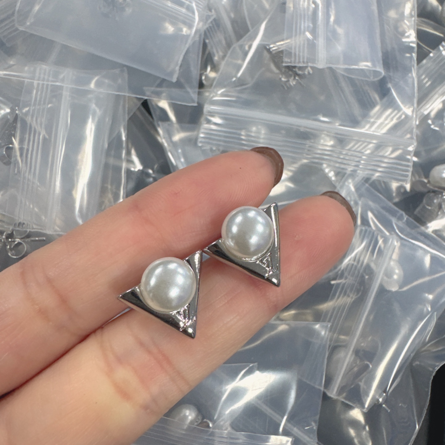 L pearl design earrings