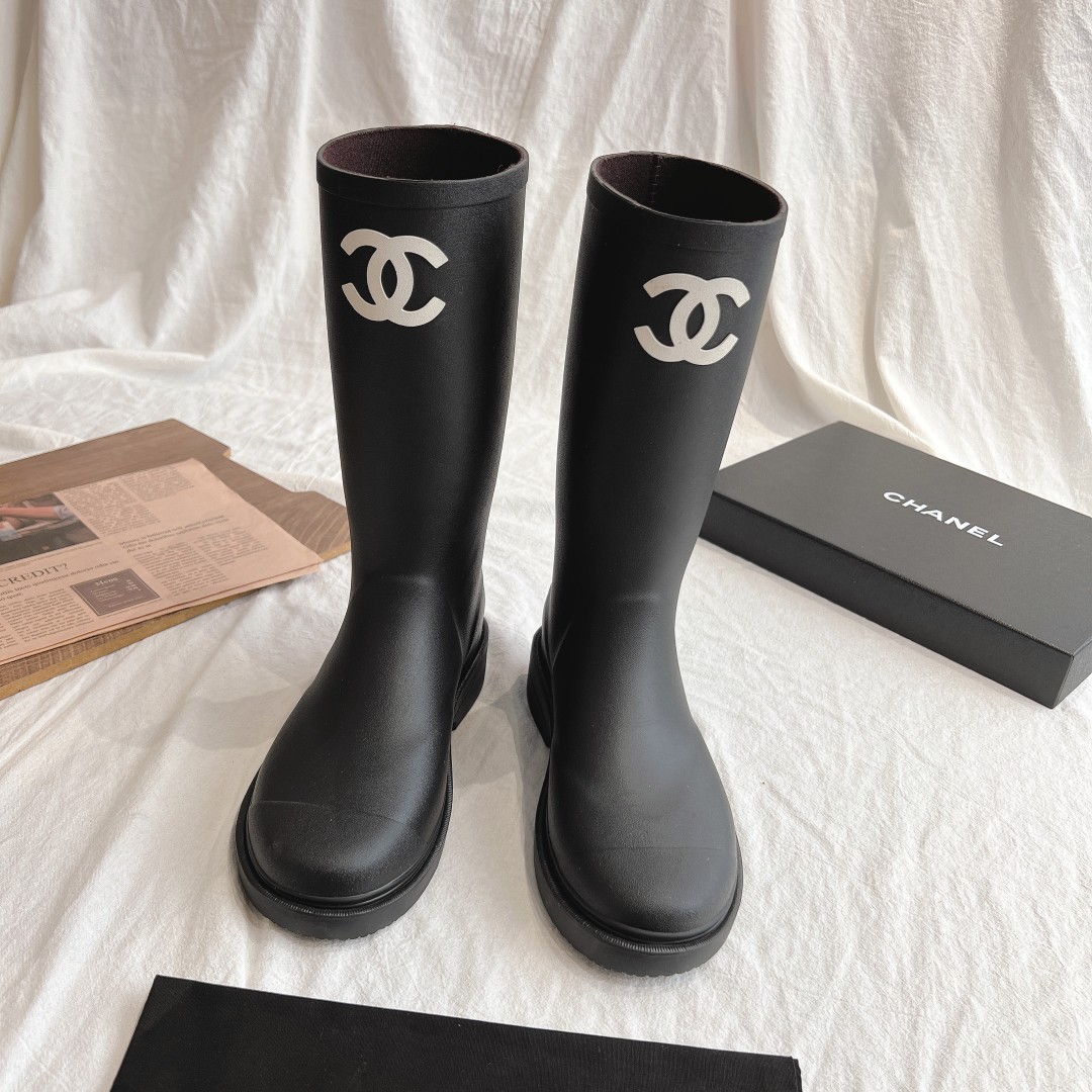 C Rubber vulcanized  mid-calf rain boots without stitching thread