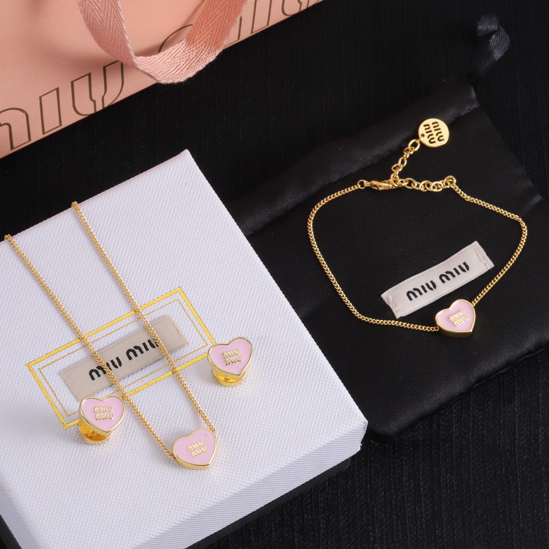 M heart design earrings