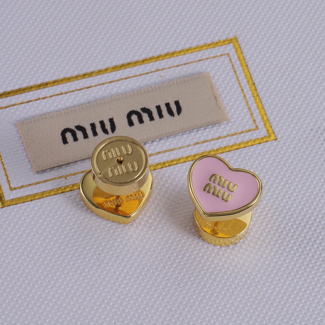 M heart design earrings