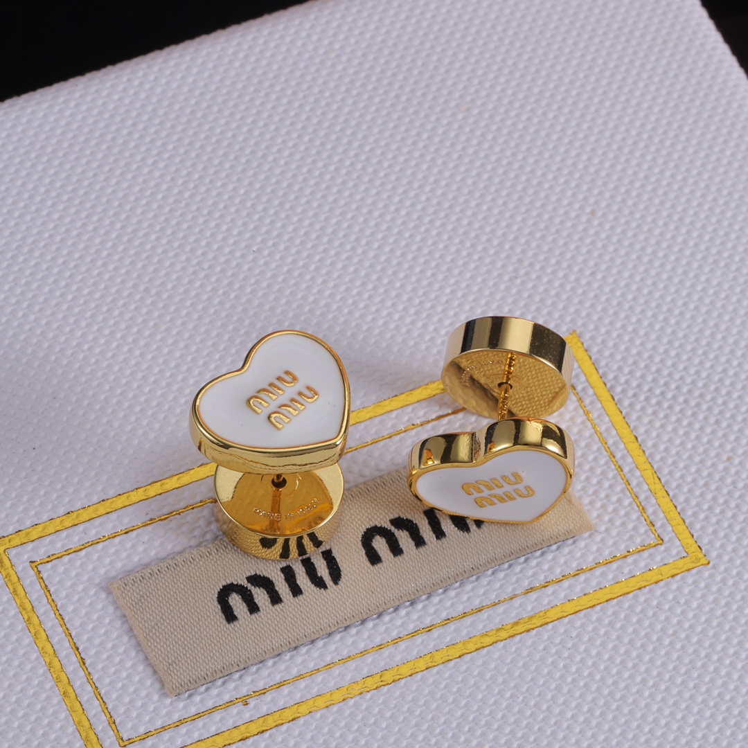 M heart design earrings