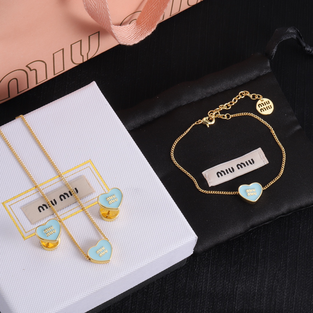 M heart design earrings