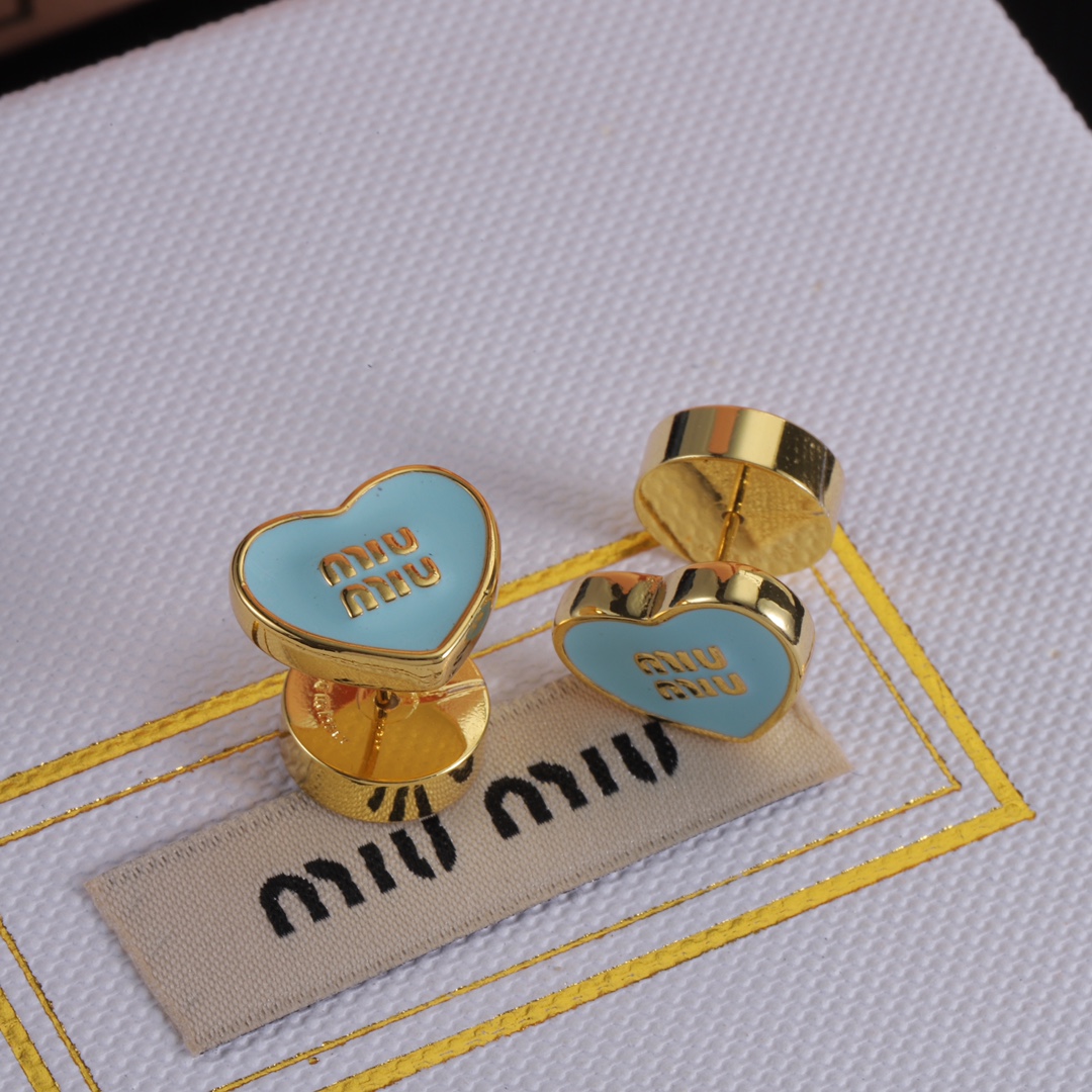 M heart design earrings